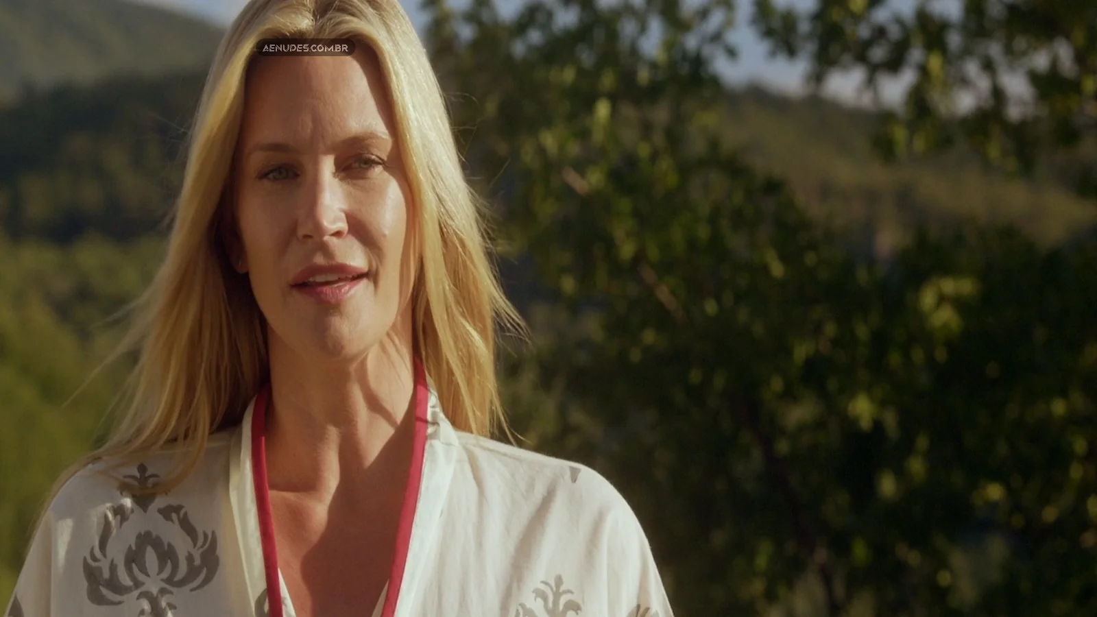 Natasha Henstridge nua pelada cena de sexo em House Red
