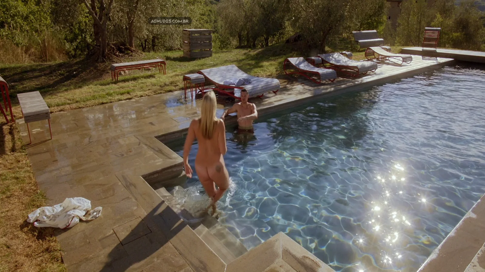 Natasha Henstridge nua pelada cena de sexo em House Red