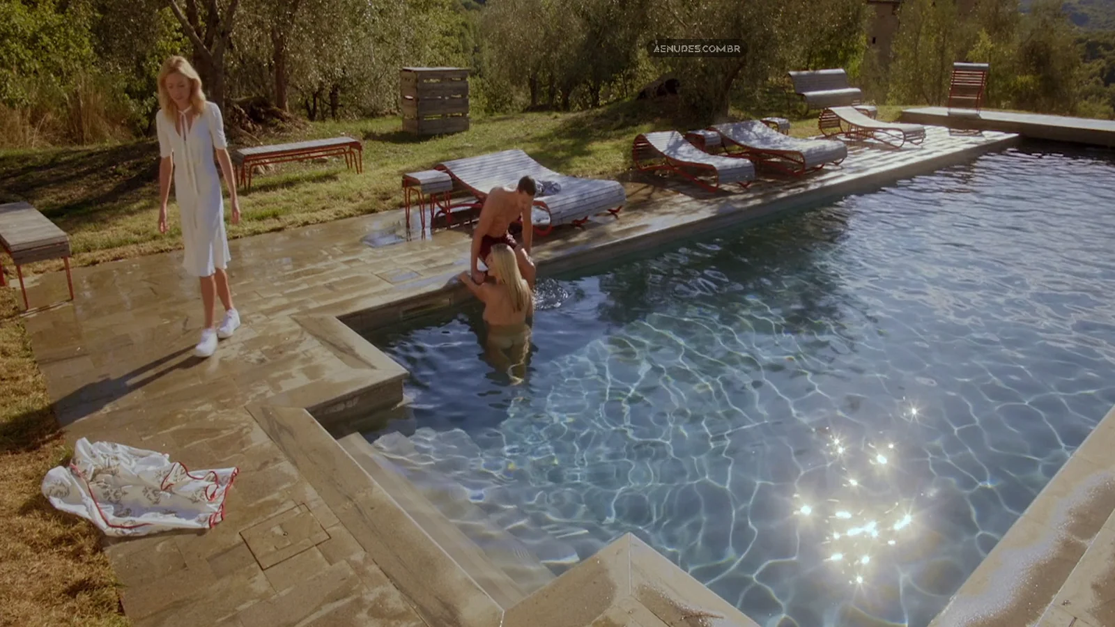 Natasha Henstridge nua pelada cena de sexo em House Red