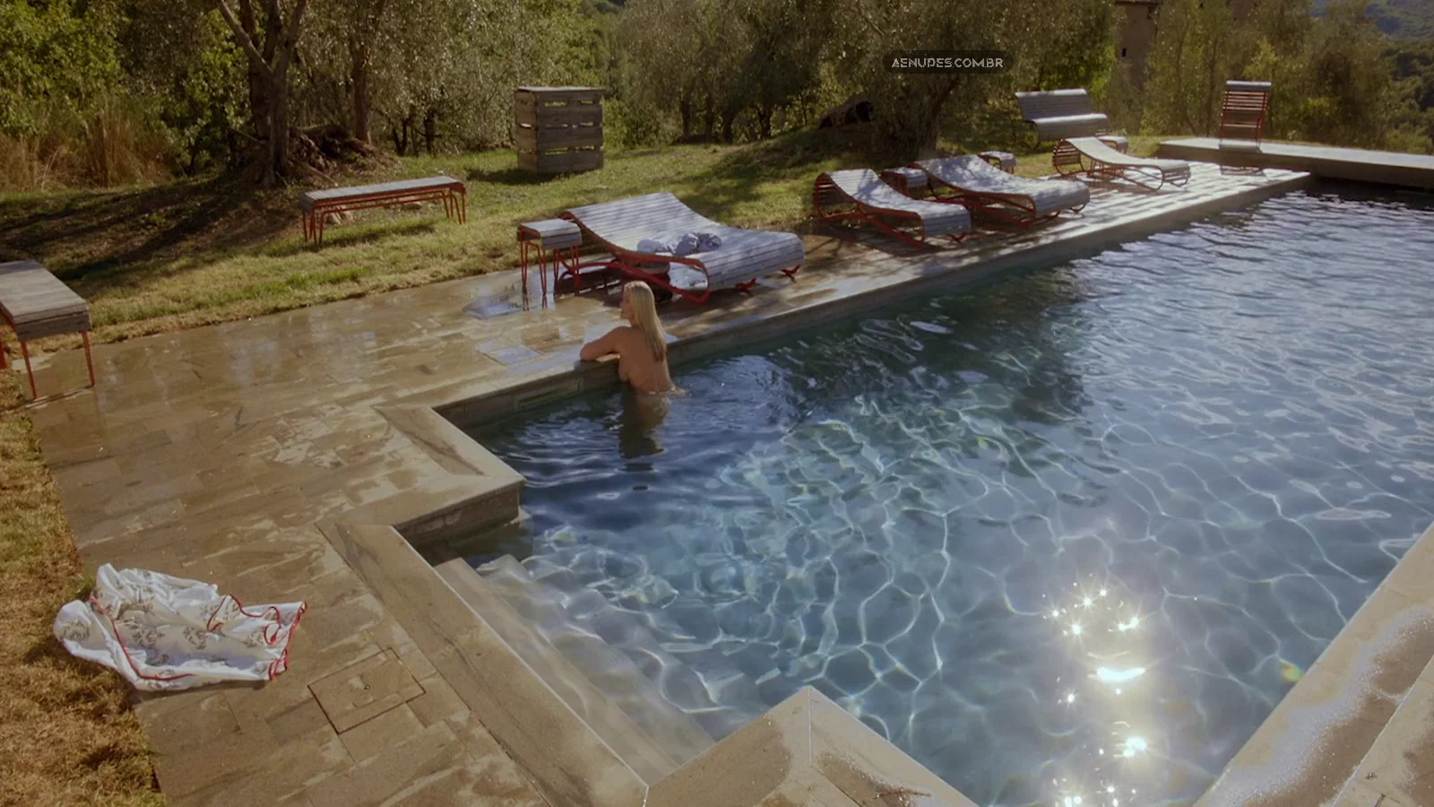 Natasha Henstridge nua pelada cena de sexo em House Red