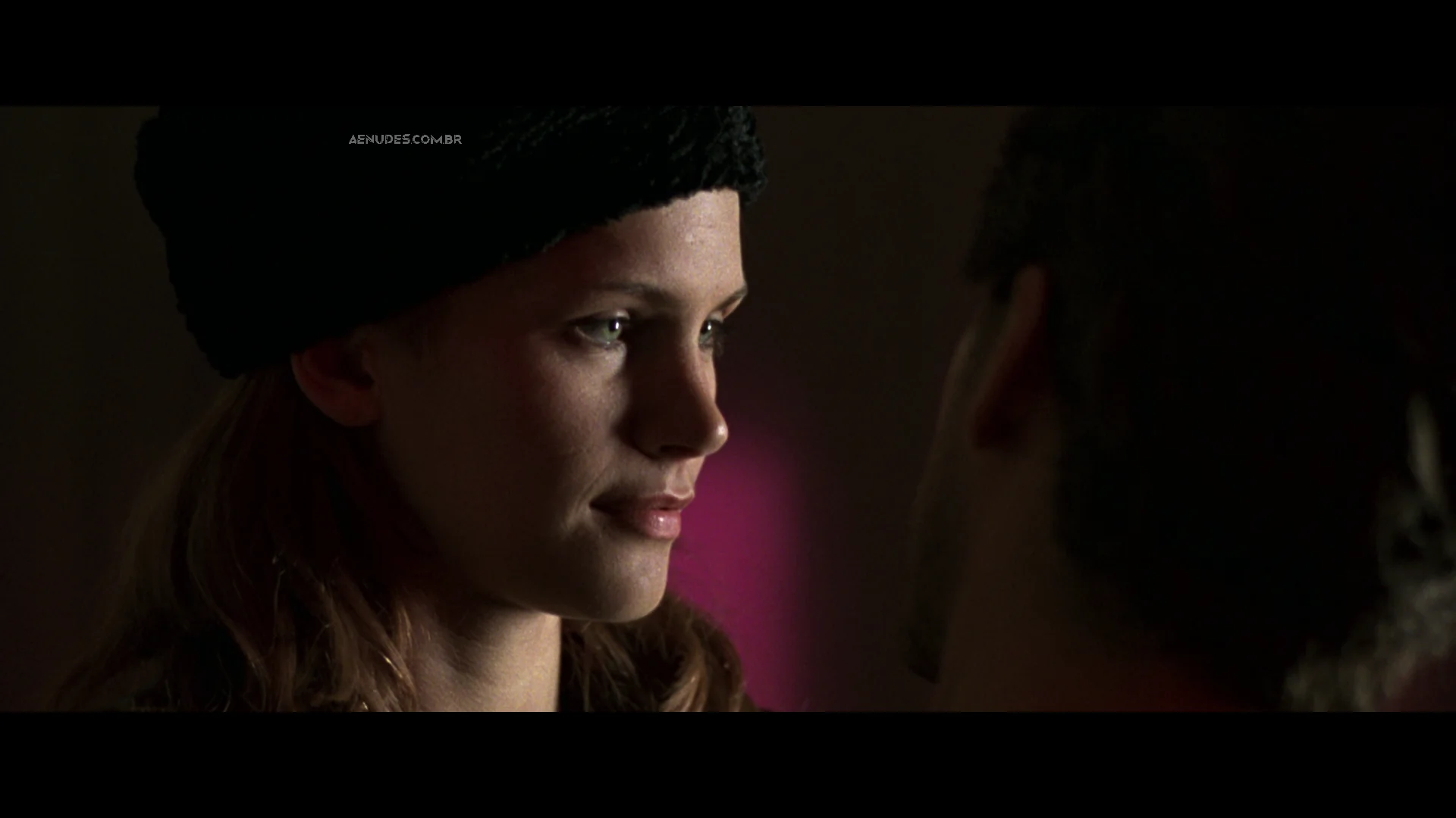 Natasha Henstridge nua pelada cena de sexo em Maximum Risk