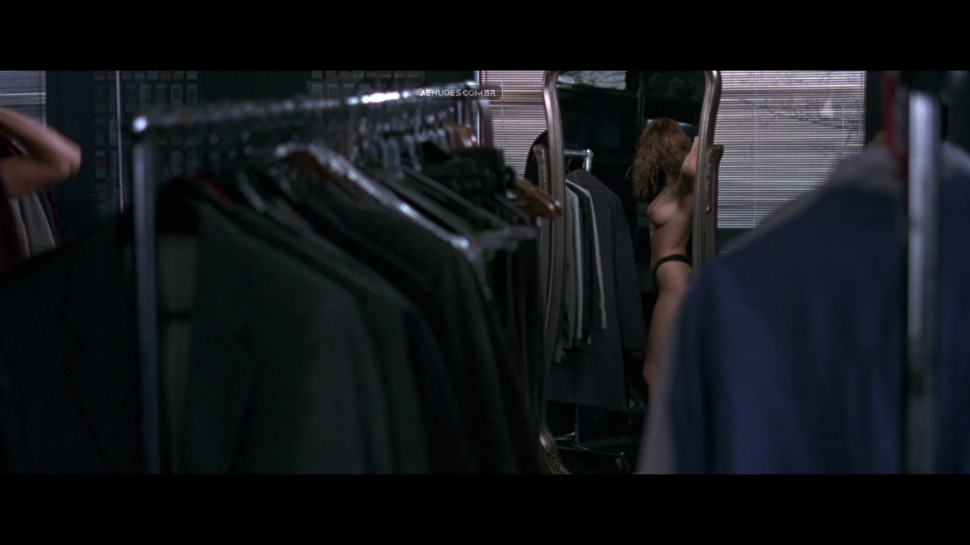 Natasha Henstridge nua pelada cena de sexo em Maximum Risk