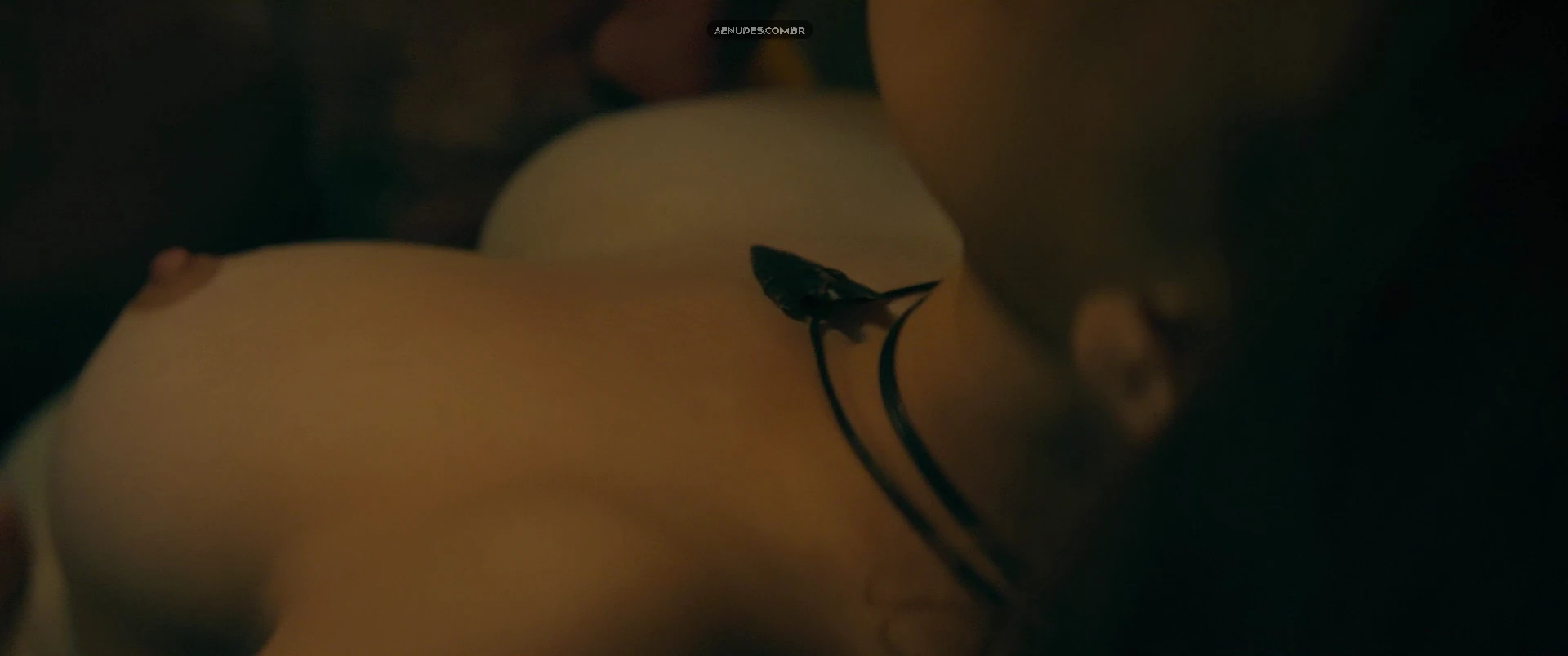 Blanca Suarez e Aria Bedmar nua pelada cena de sexo em La Huella Del Mal