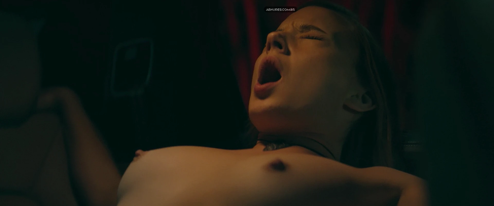 Blanca Suarez e Aria Bedmar nua pelada cena de sexo em La Huella Del Mal