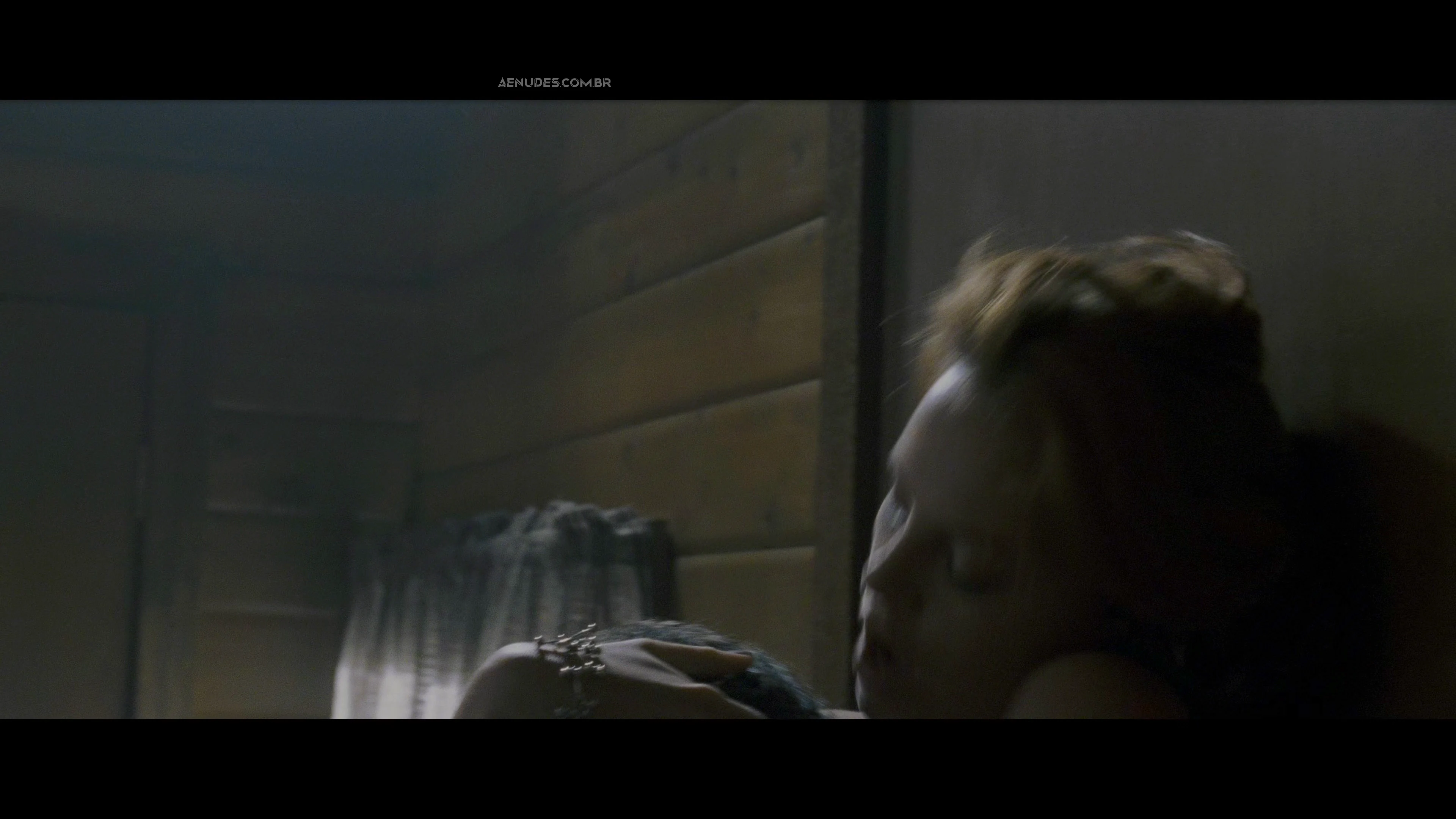 Charlize Theron nua pelada cena de sexo em Reindeer Games