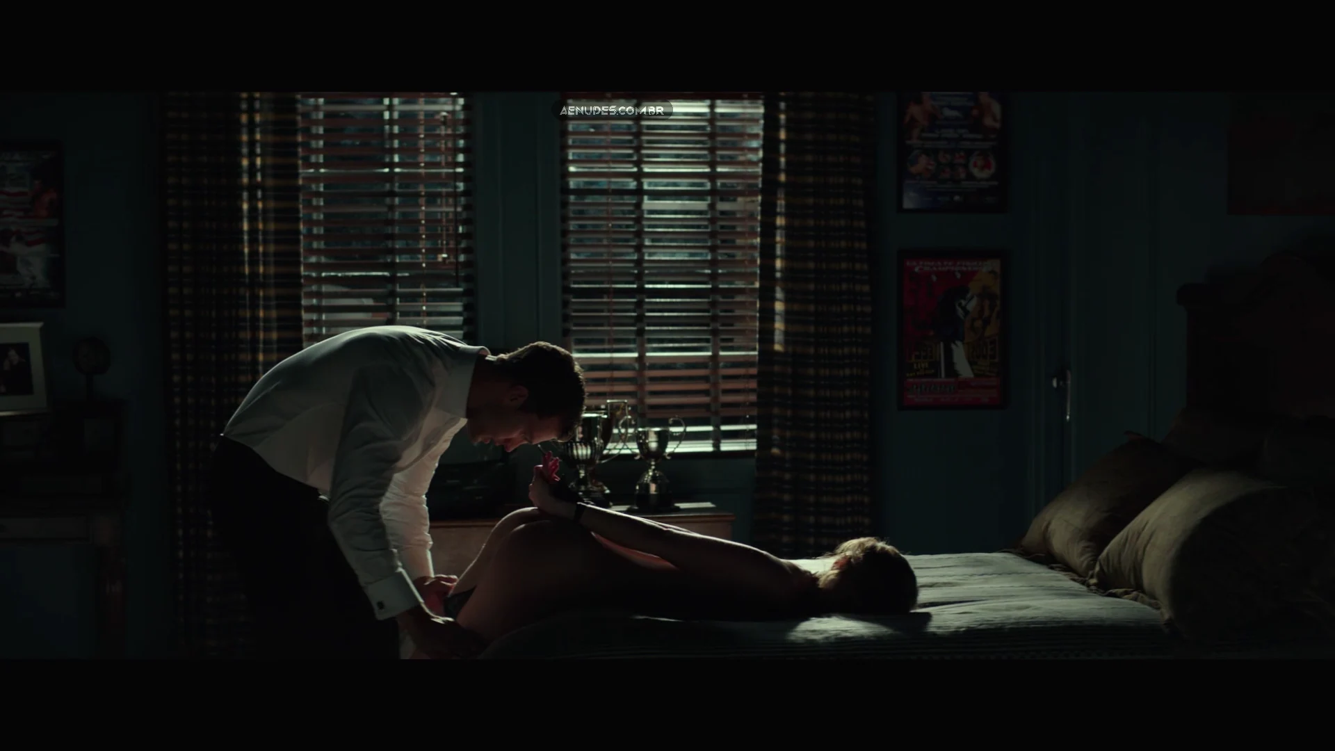 Dakota Johnson nua pelada cena de sexo em Fifty Shades Darker