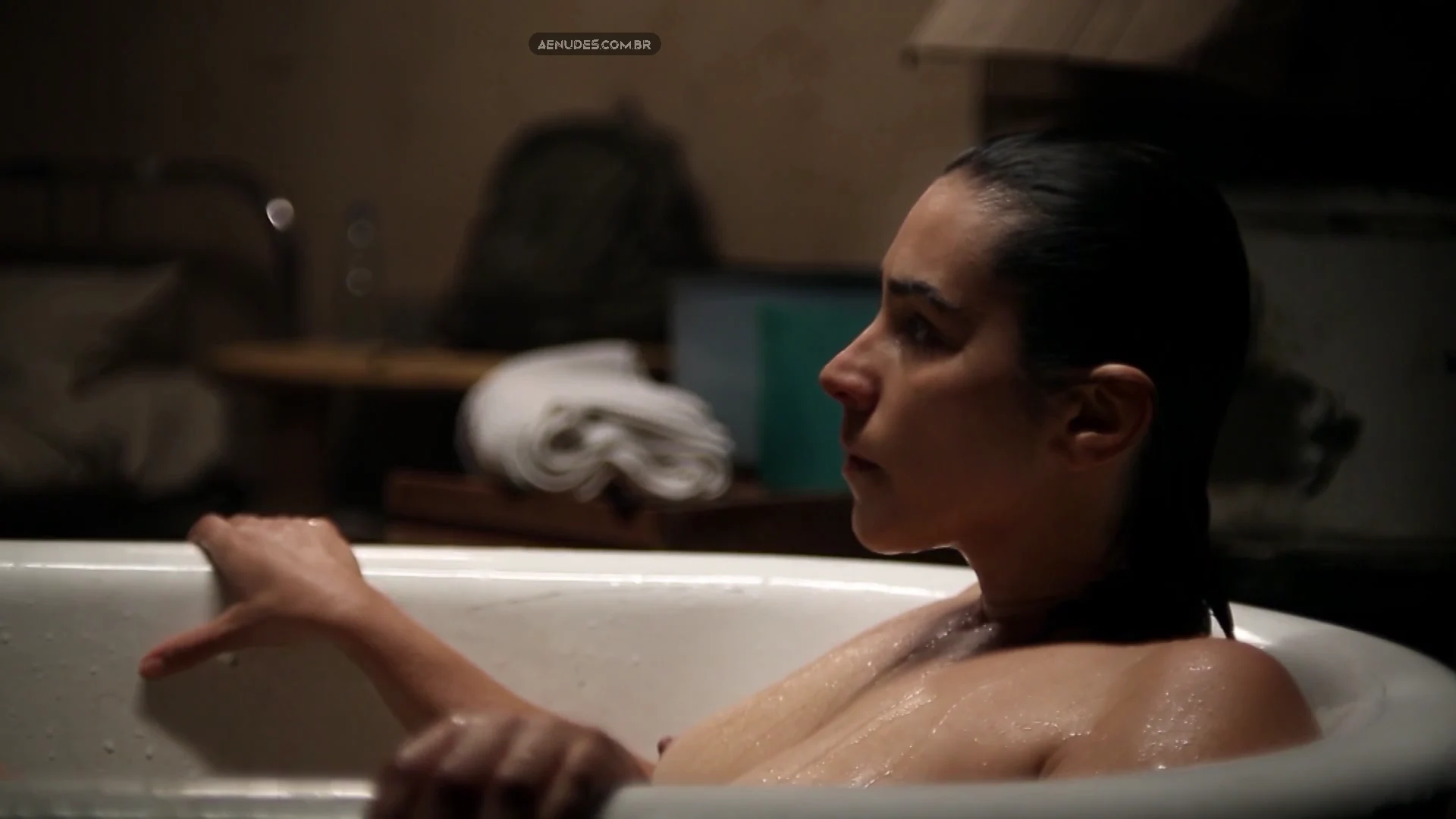 Fernanda Moro nua pelada cena de sexo em A Oeste do Fim do Mundo