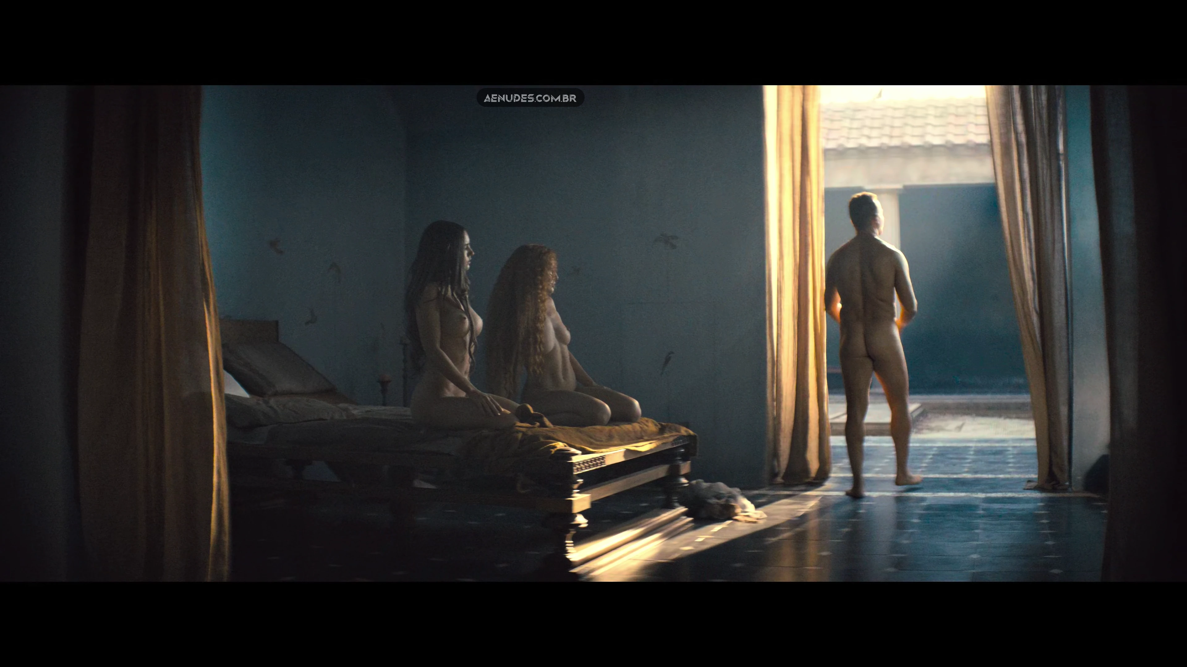 Ivana Baquero e Jamaica Vaughan nua pelada cena de sexo em Spartacus, House of Ashur