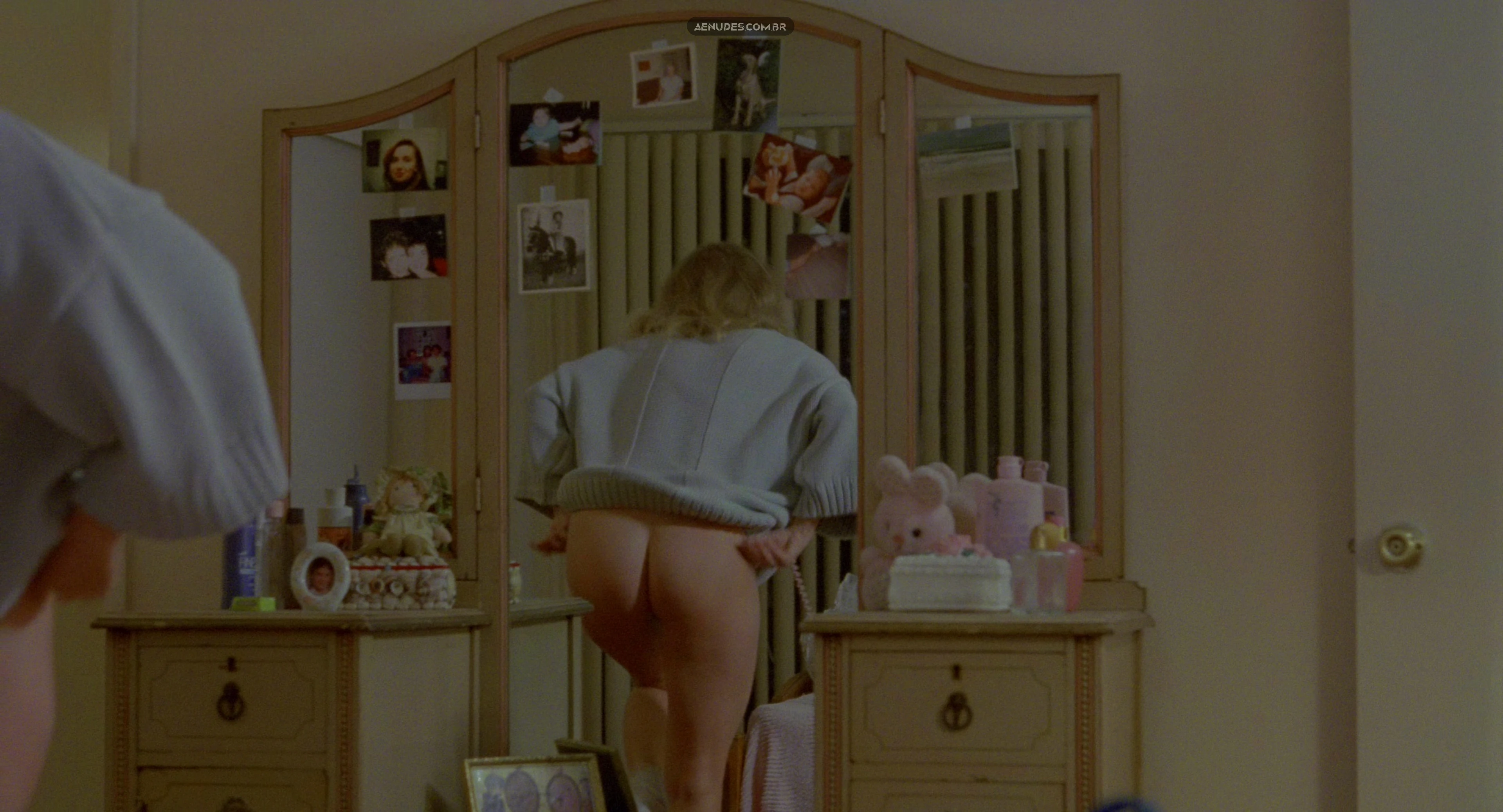 Jill Terashita e Cathy Podewell nua pelada cena de sexo em Night Of The Demons