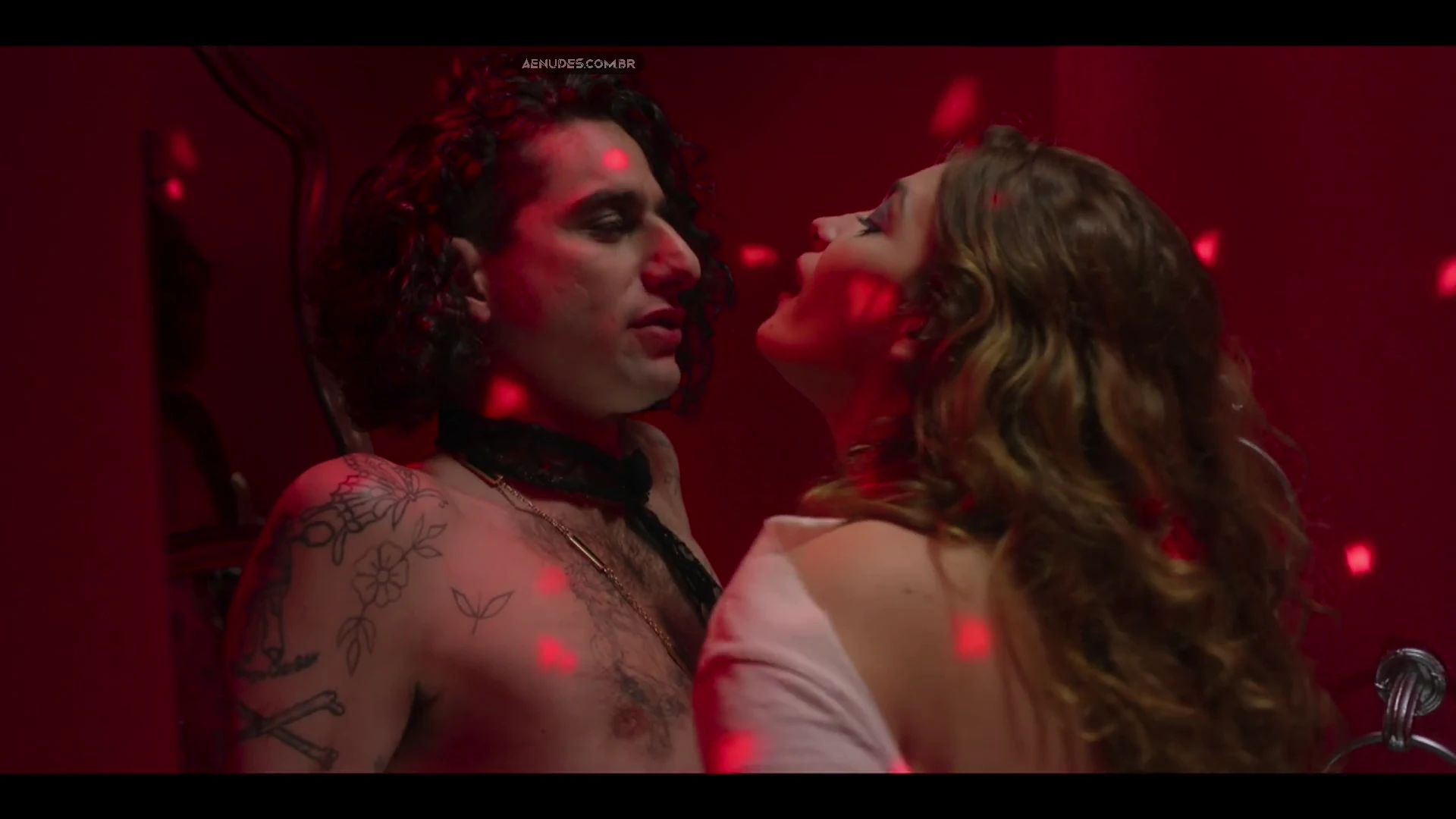 Lara Tremouroux nua pelada cena de sexo em O Combinado Não Sai Caro