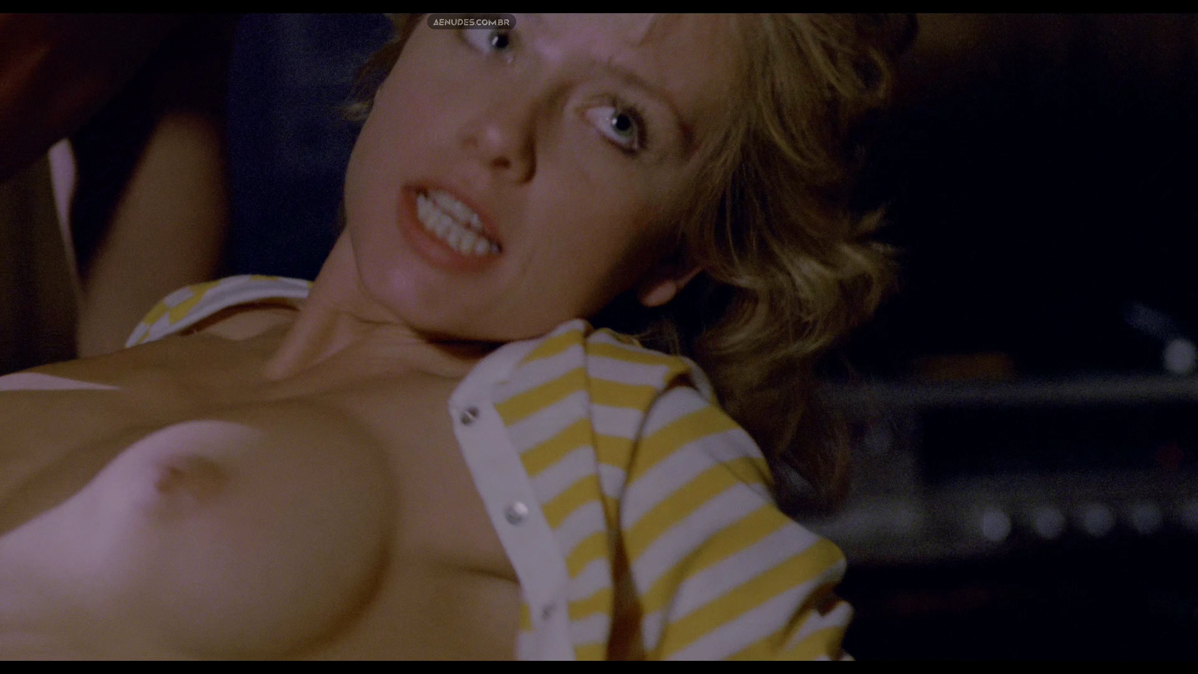 Linnea Quigley nua pelada cena de sexo em Silent night Deadly night