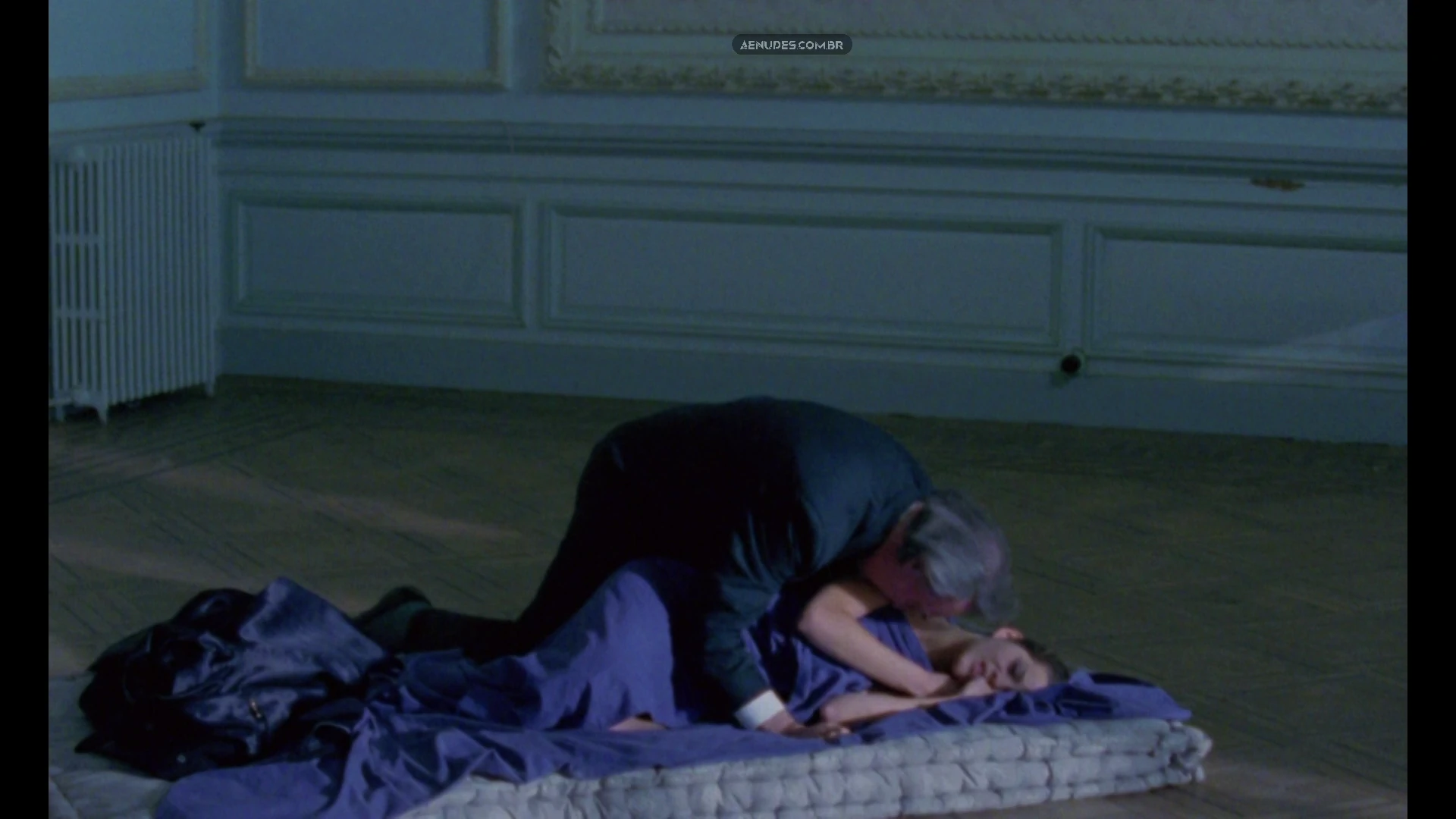 Marion Cotillard nua pelada cena de sexo em Chloe