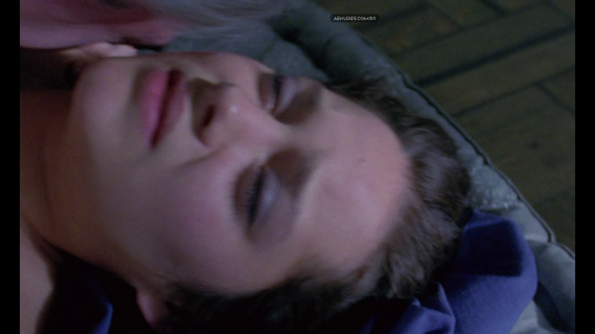 Marion Cotillard nua pelada cena de sexo em Chloe