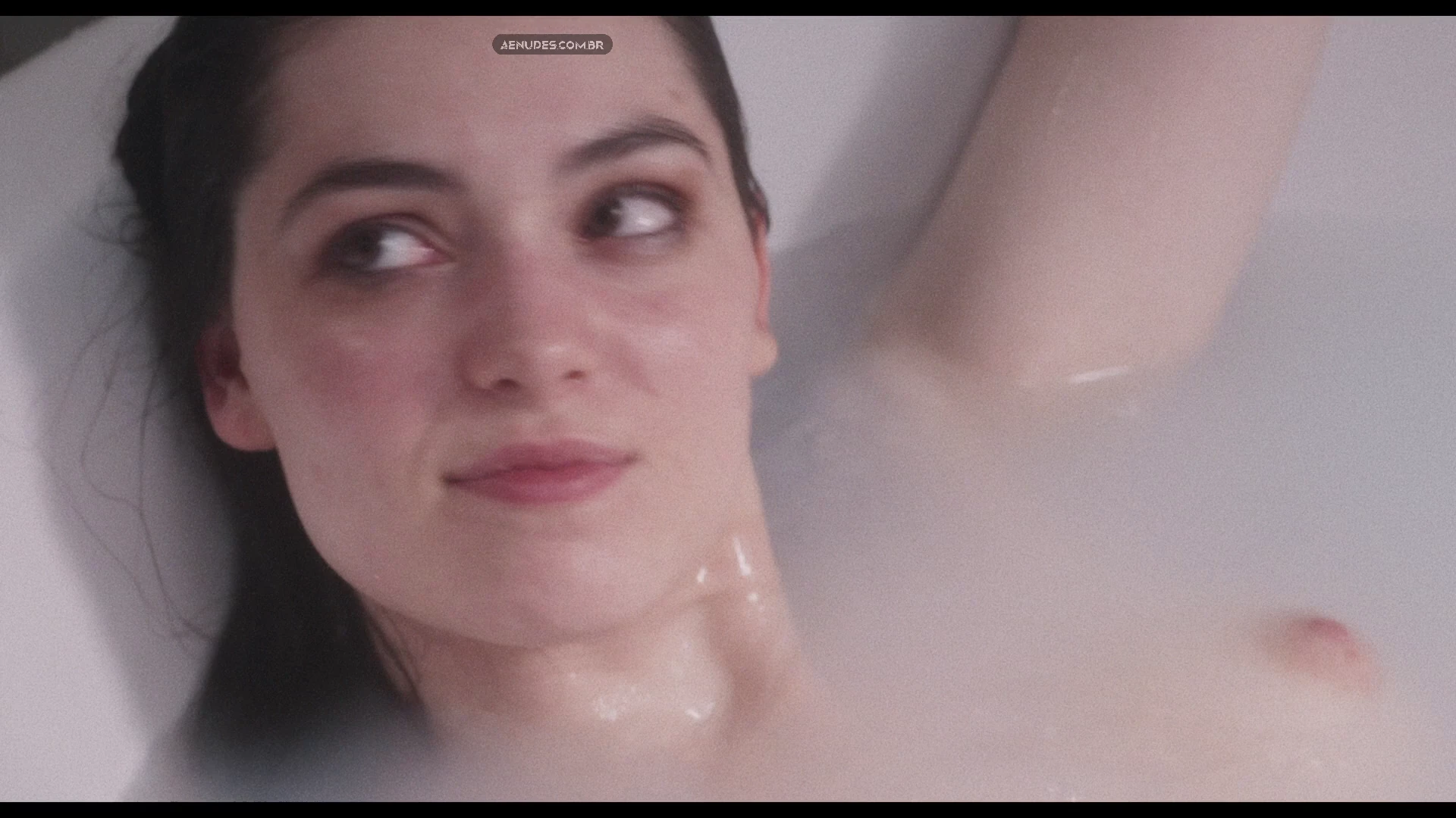 Anamaria Vartolomei nua pelada cena de sexo em Being Maria