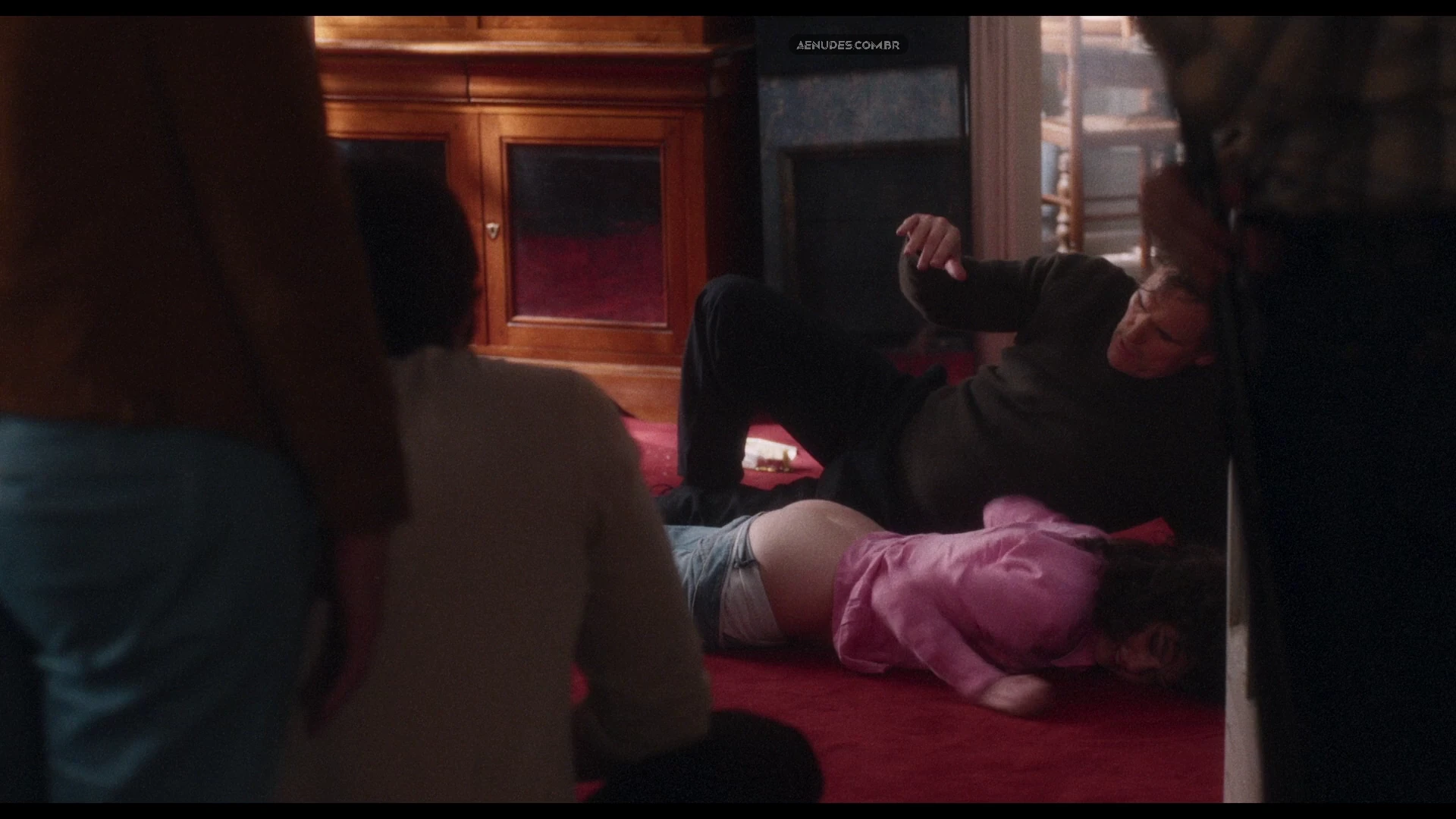 Anamaria Vartolomei nua pelada cena de sexo em Being Maria