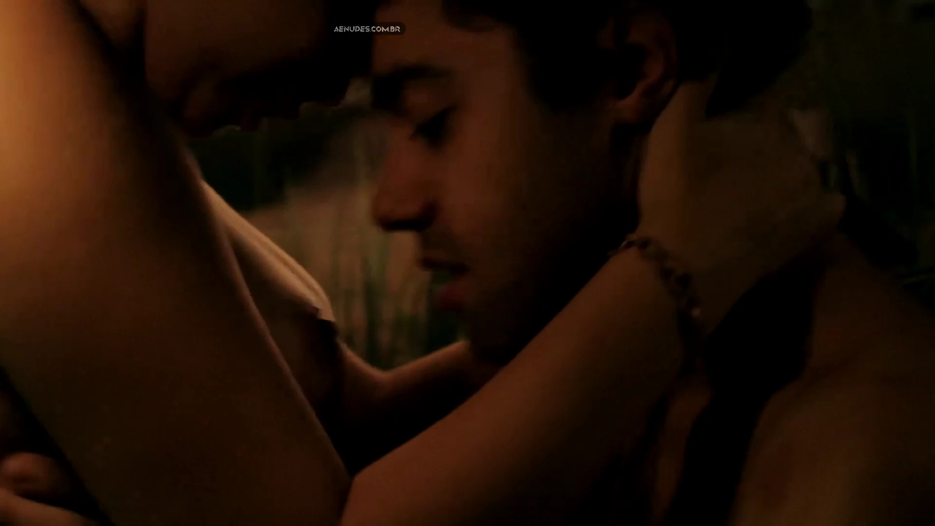 Clara Andrezzo e Nara Lobo nua pelada cena de sexo em A Bruta Flor Do Querer