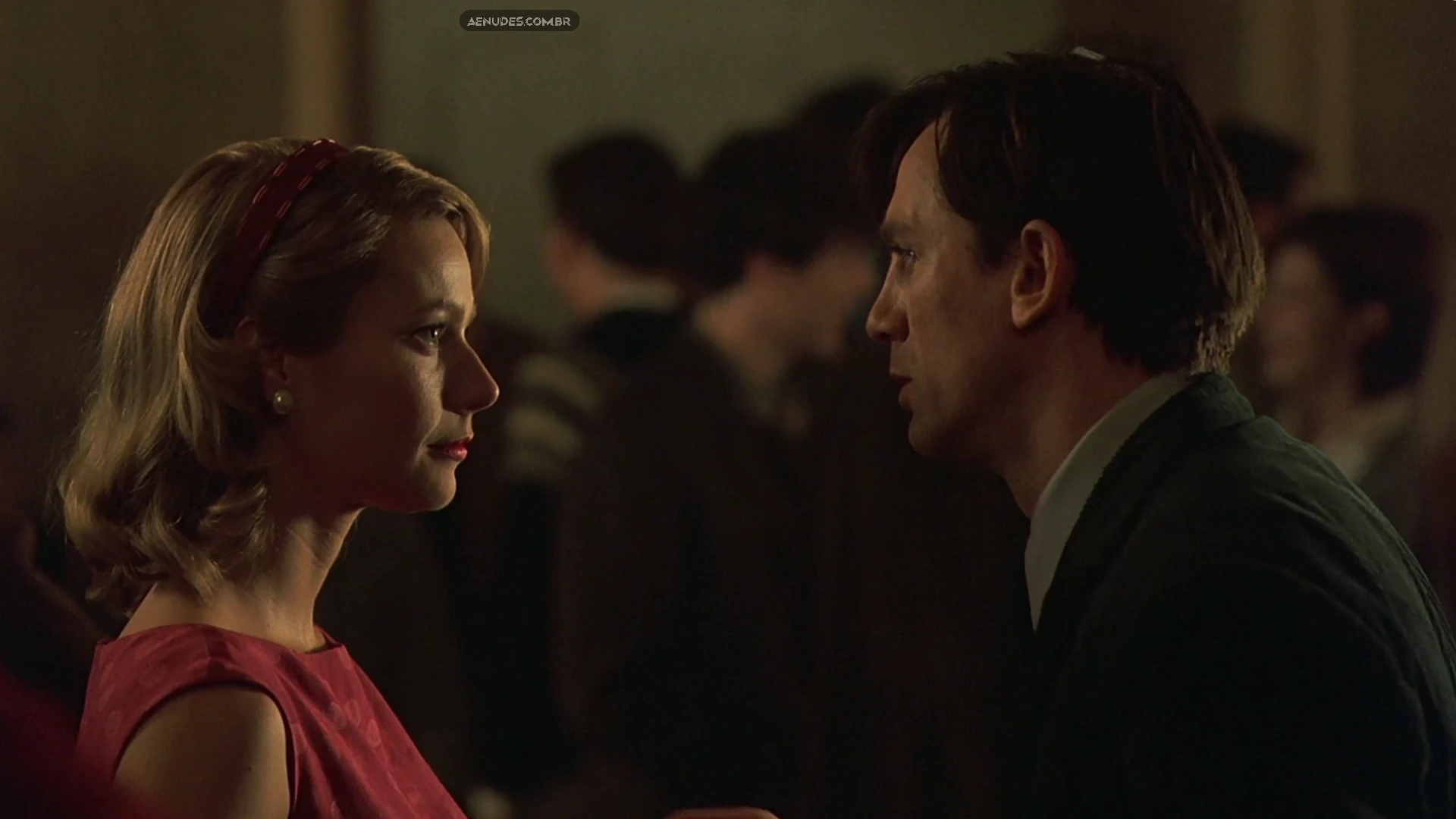 Gwyneth Paltrow nua pelada cena de sexo em Sylvia