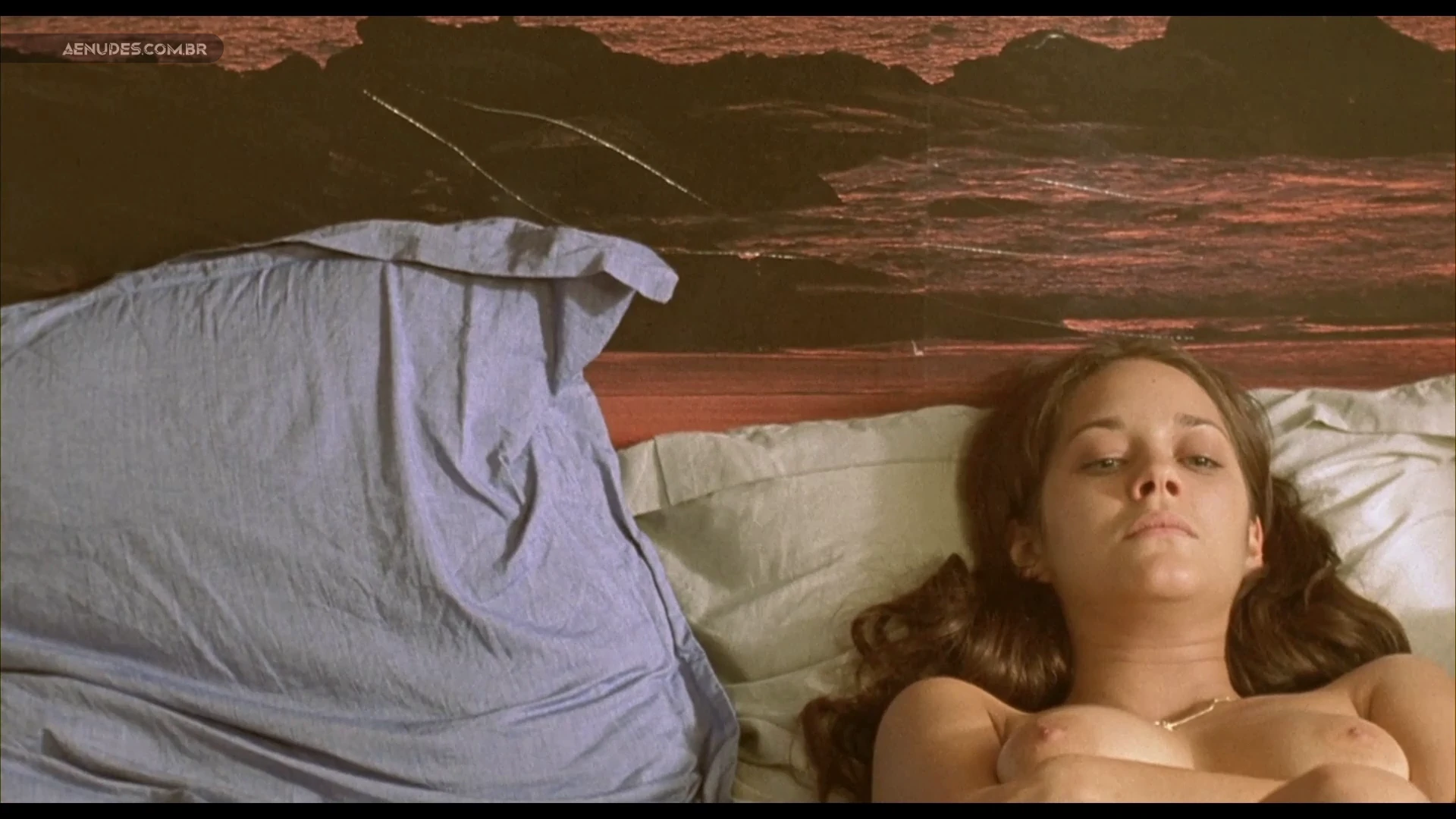 Marion Cotillard nua pelada cena de sexo em Les Jolies Choses