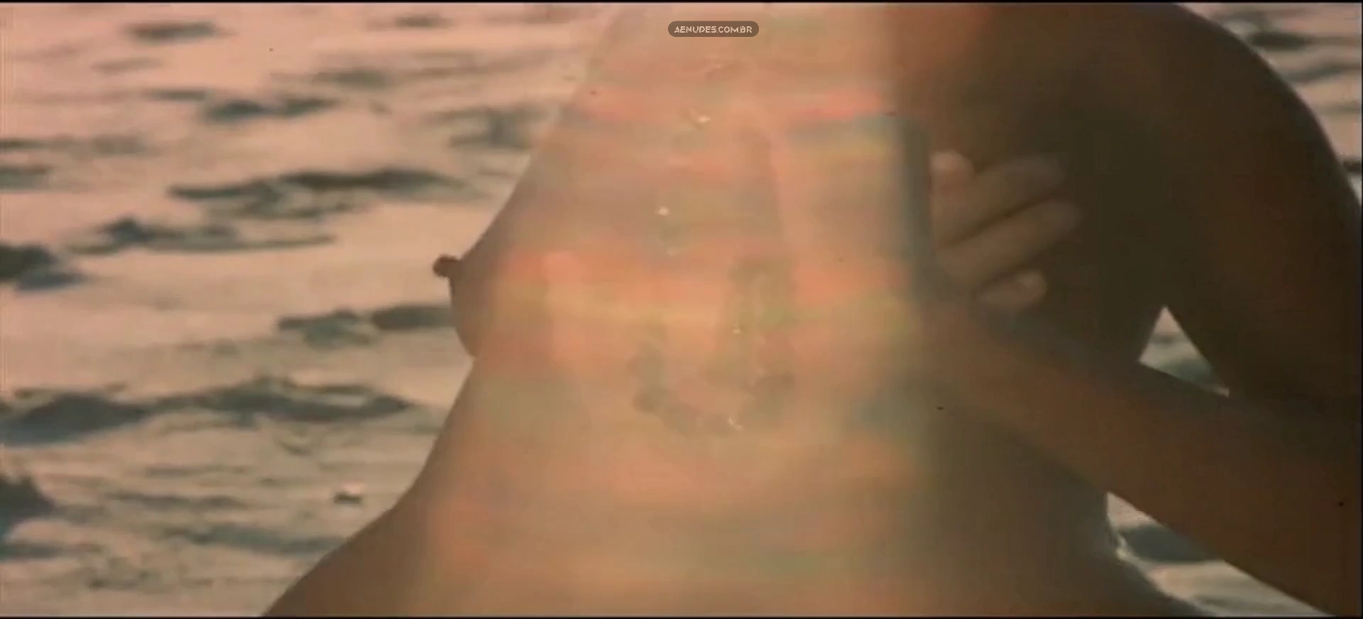 Zeze Motta nua pelada cena de sexo em Aguia Na Cabeca