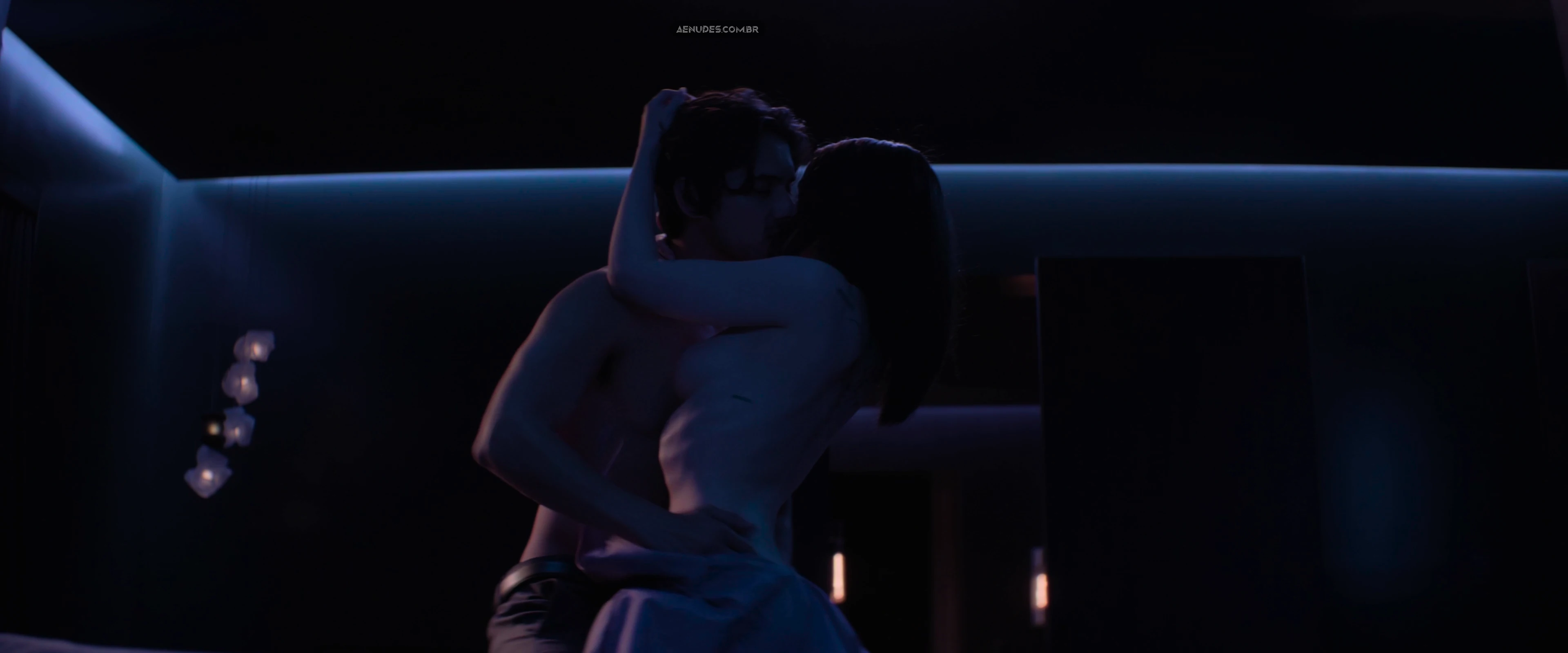 Dove Cameron nua pelada cena de sexo em 56 Days