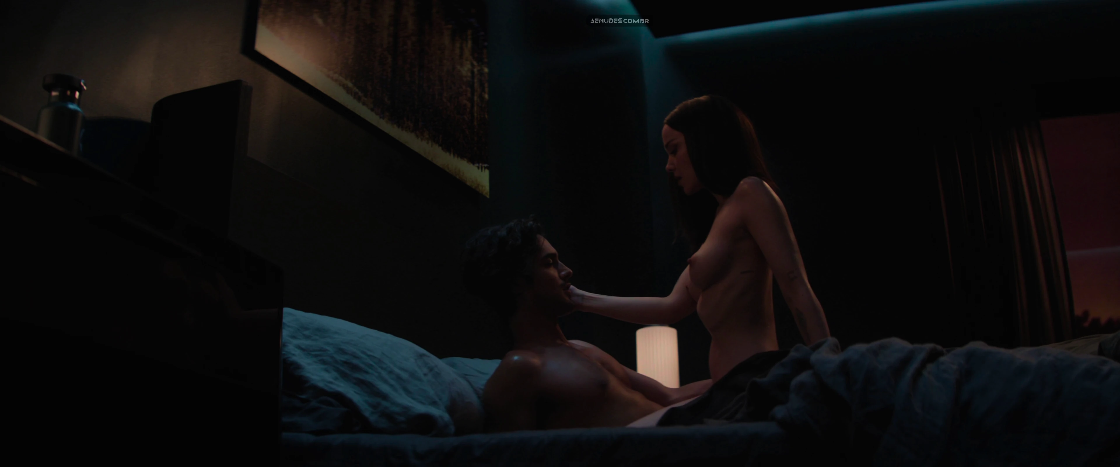 Dove Cameron nua pelada cena de sexo em 56 Days