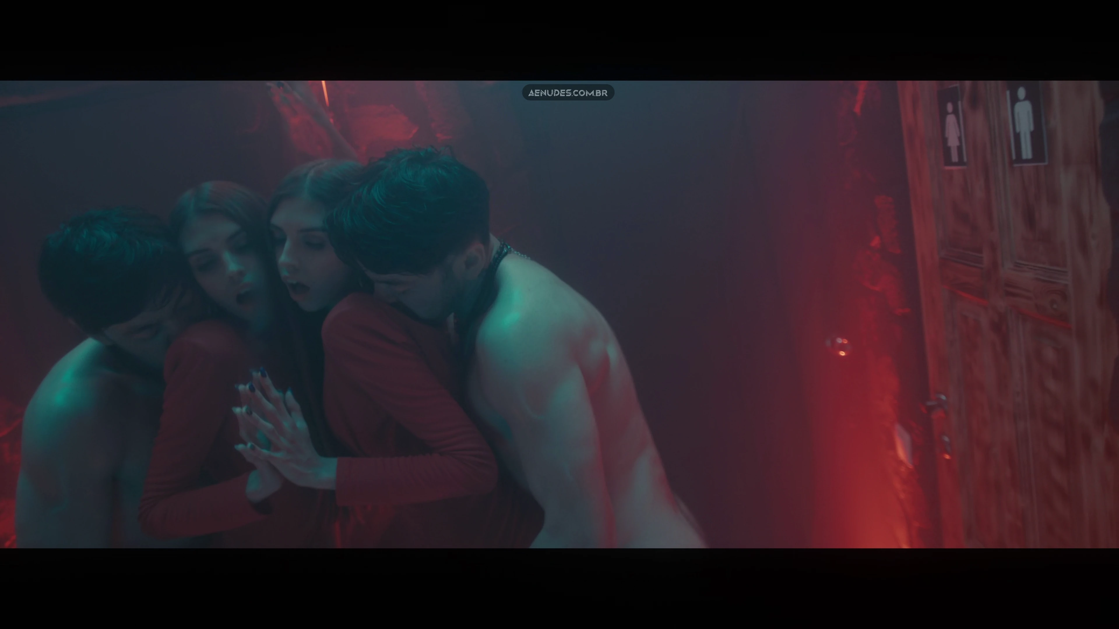 Elizaveta Boshoer e Nino Ninidze nua pelada cena de sexo em Tsiniki (2025)