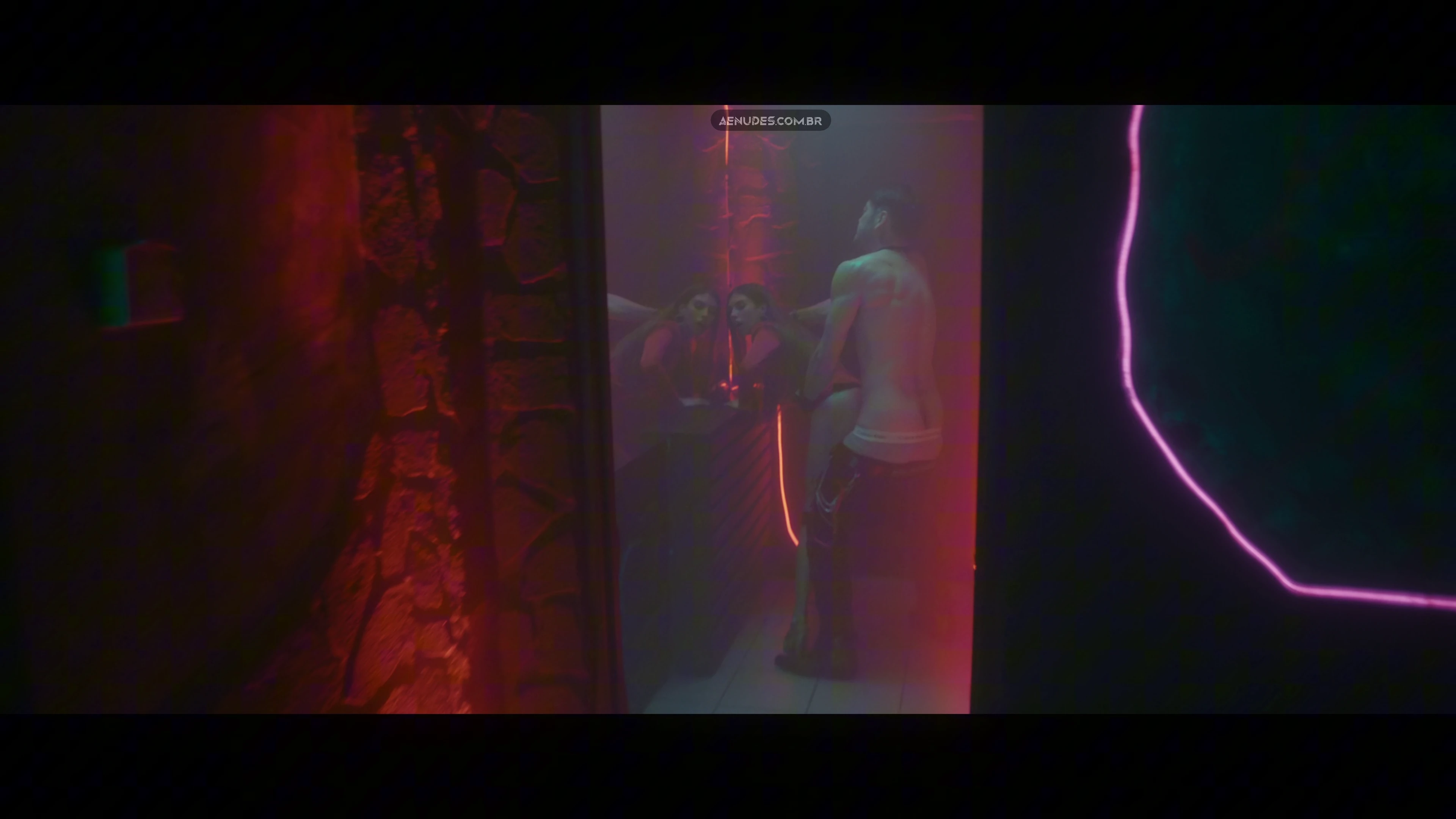 Elizaveta Boshoer e Nino Ninidze nua pelada cena de sexo em Tsiniki (2025)