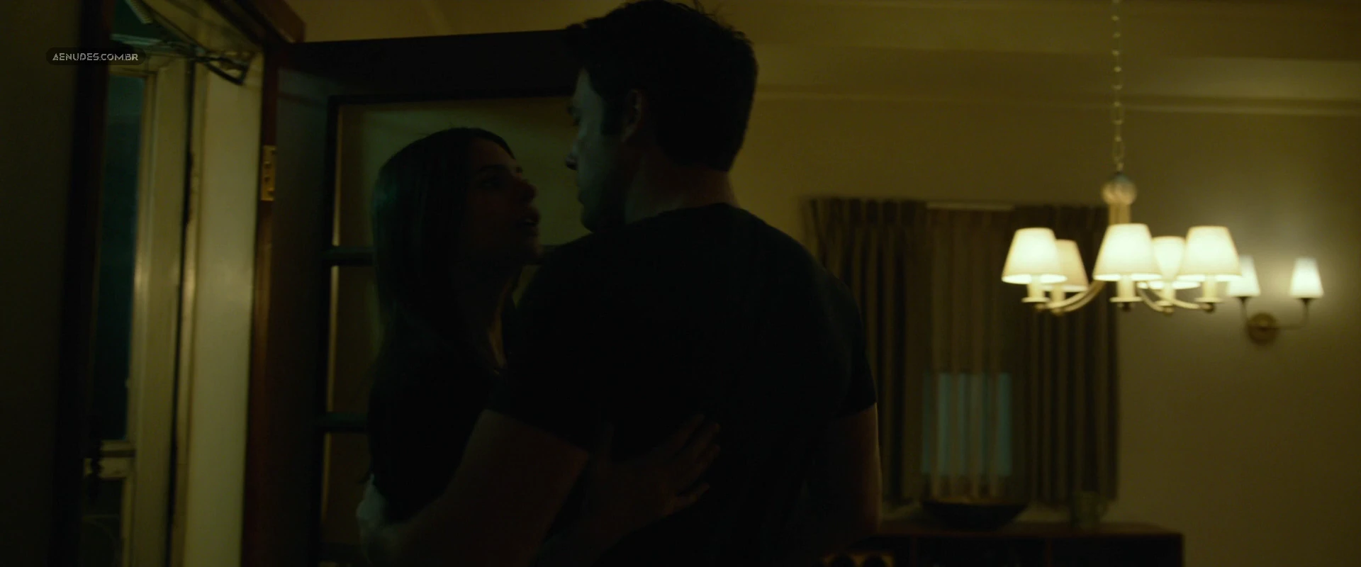 Emily Ratajkowski e Rosamund Pike nua pelada cena de sexo em Gone Girl