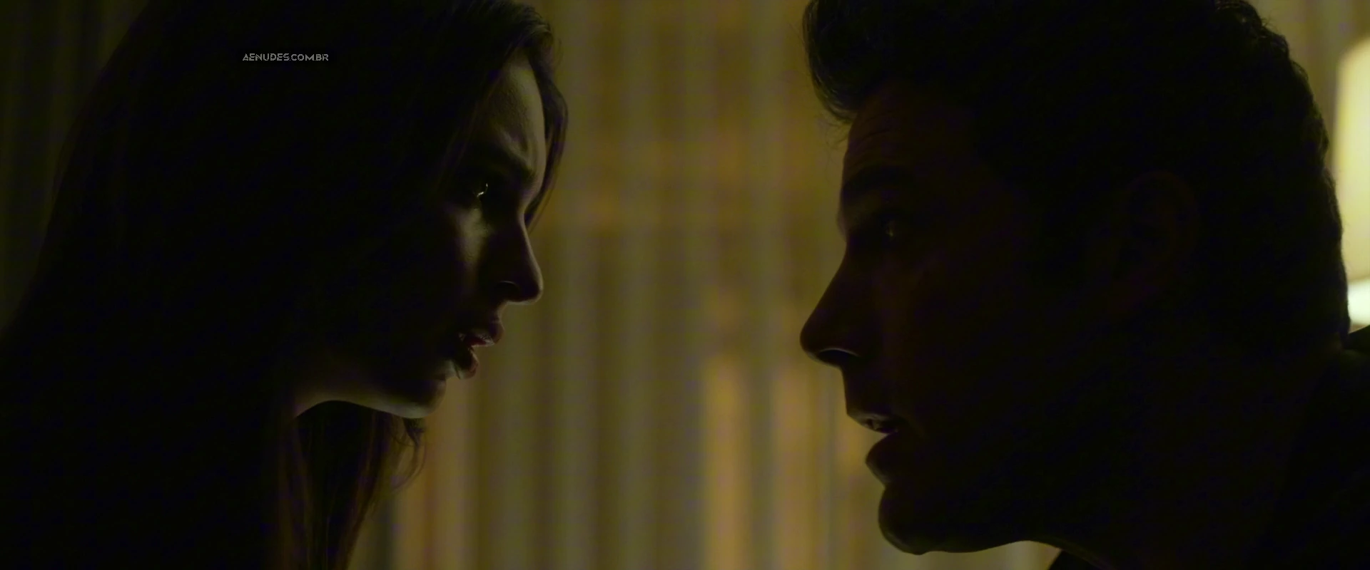 Emily Ratajkowski e Rosamund Pike nua pelada cena de sexo em Gone Girl