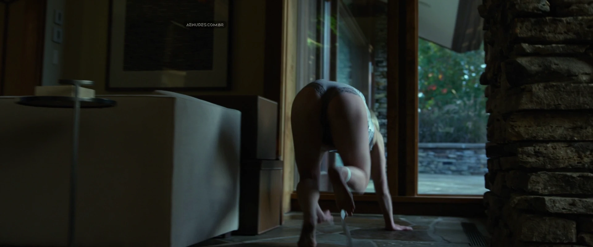 Emily Ratajkowski e Rosamund Pike nua pelada cena de sexo em Gone Girl