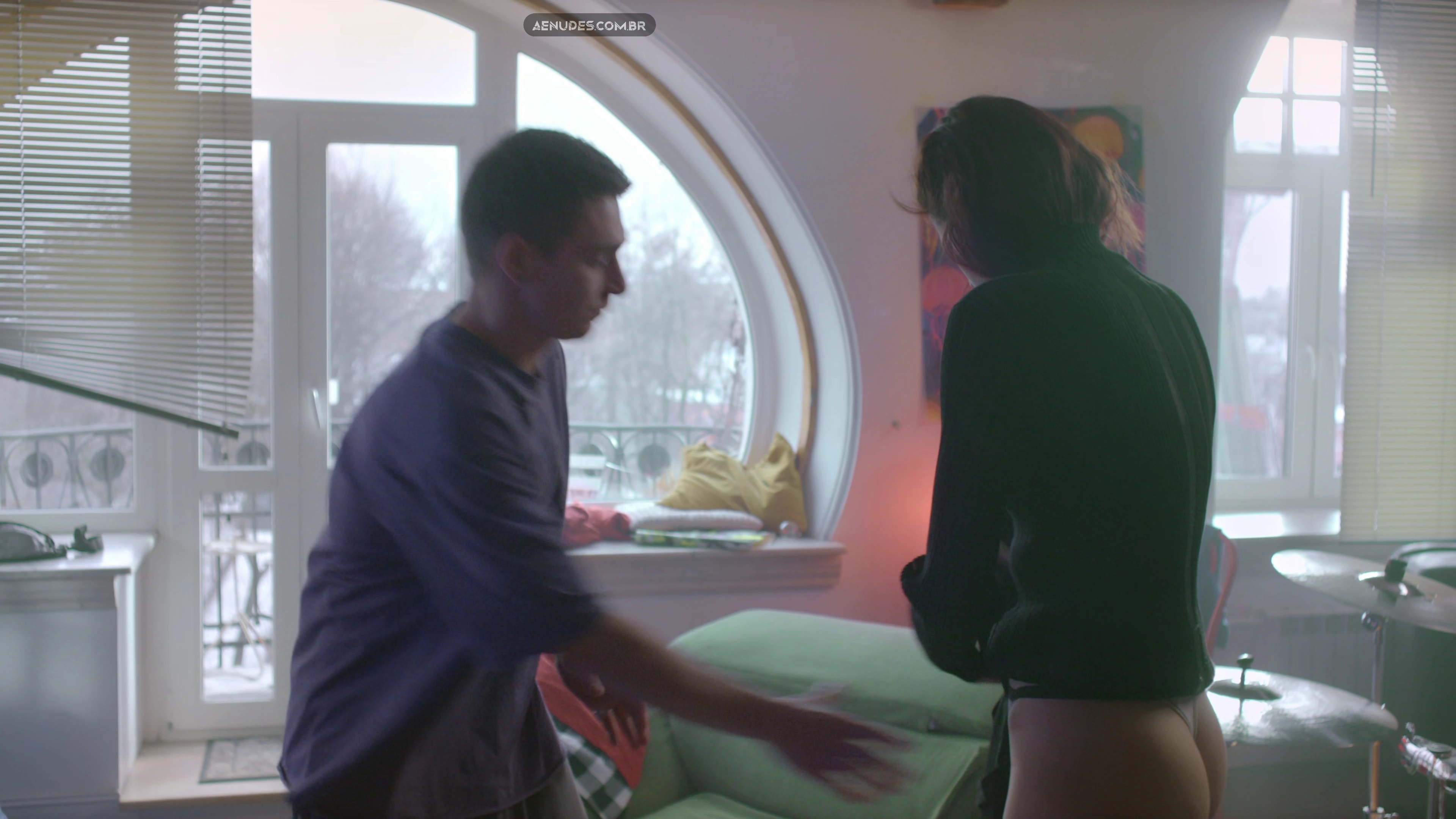 Masha Matsel nua pelada cena de sexo em Chyornoye Oblako