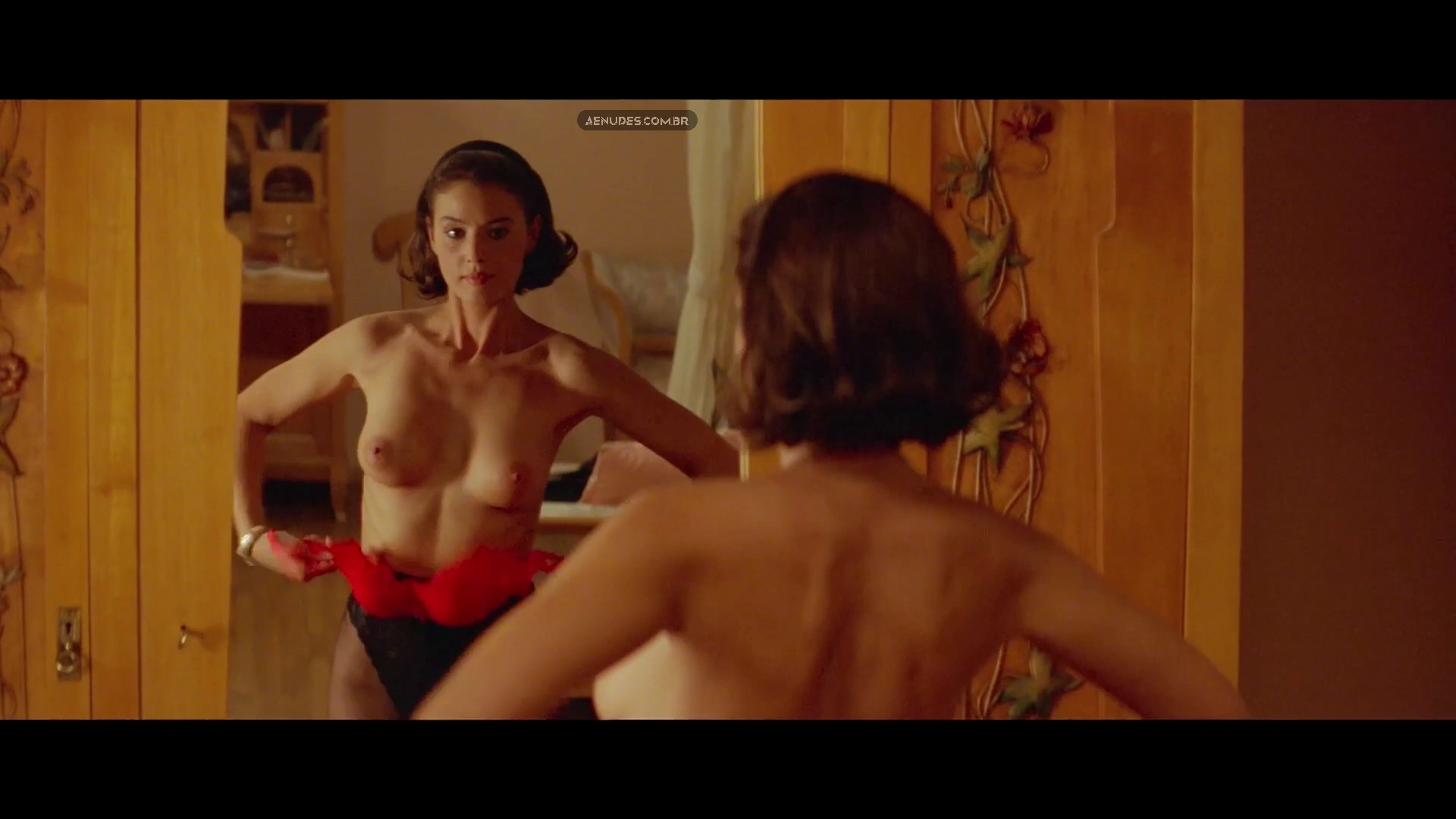 Monica Bellucci nua pelada cena de sexo em L Ultimo Capodanno