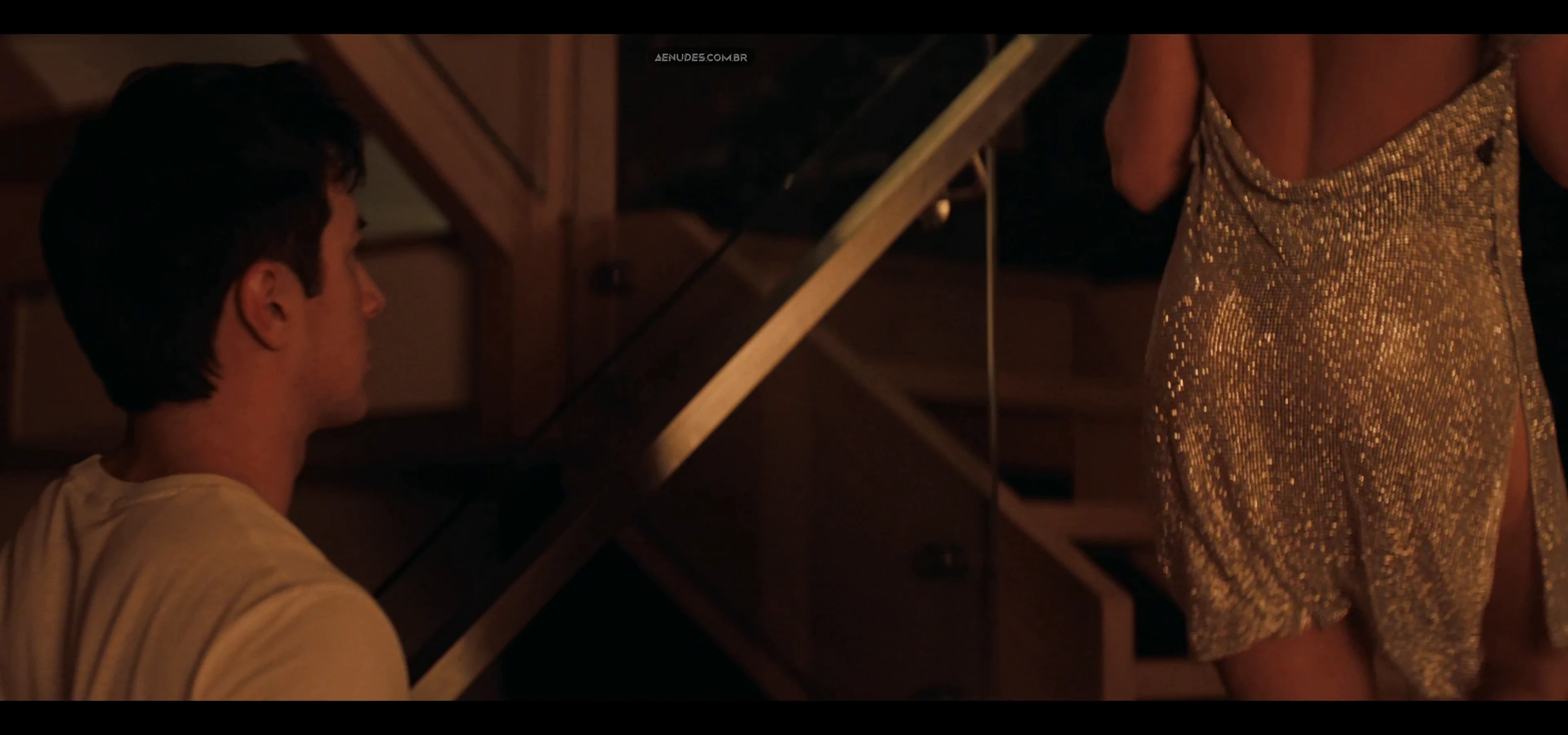 Sophie Nelisse nua pelada cena de sexo em Heated Rivalry