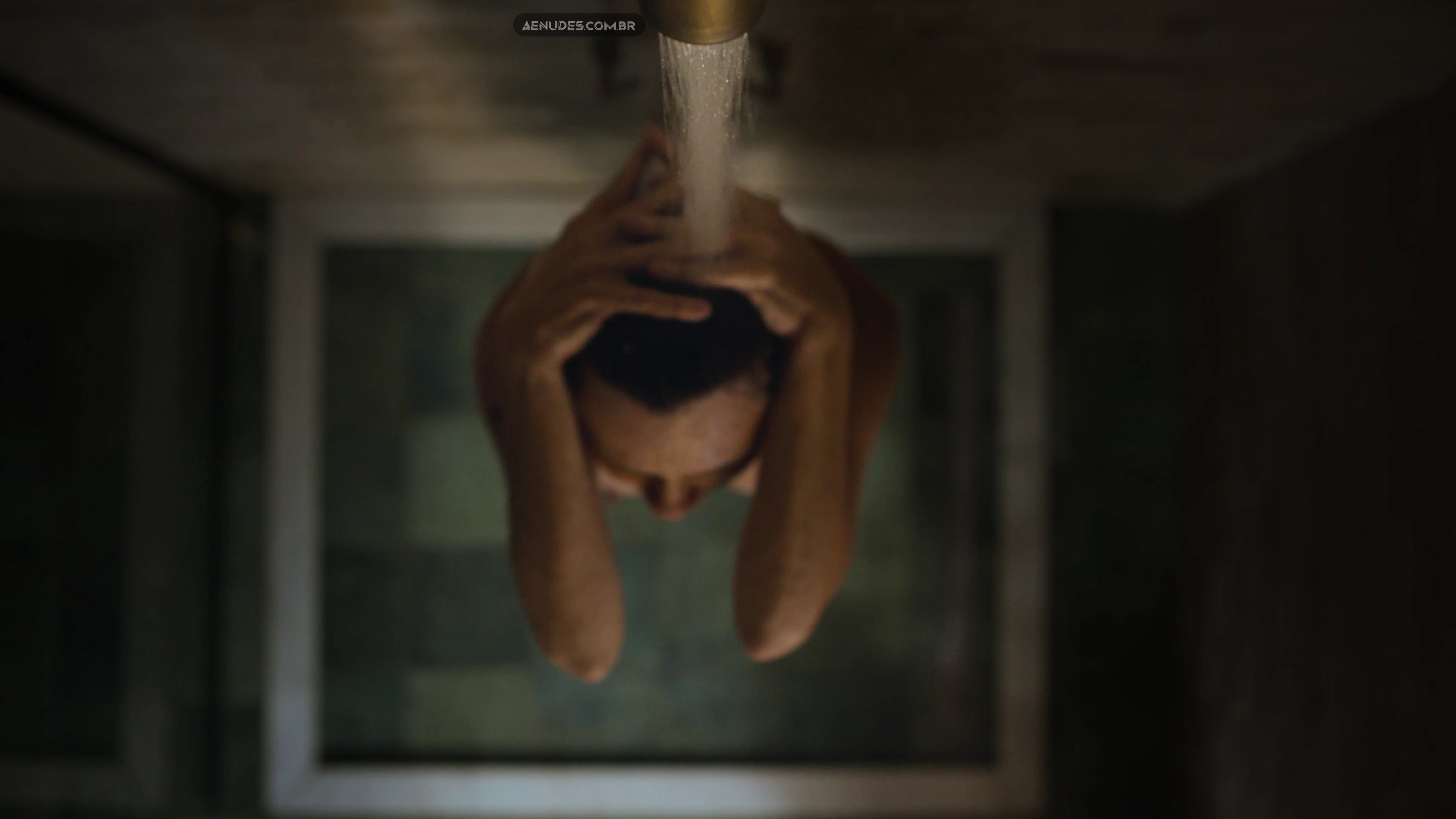 Adriana Esteves e Carol Duarte nua pelada cena de sexo em Os Outros (Série).