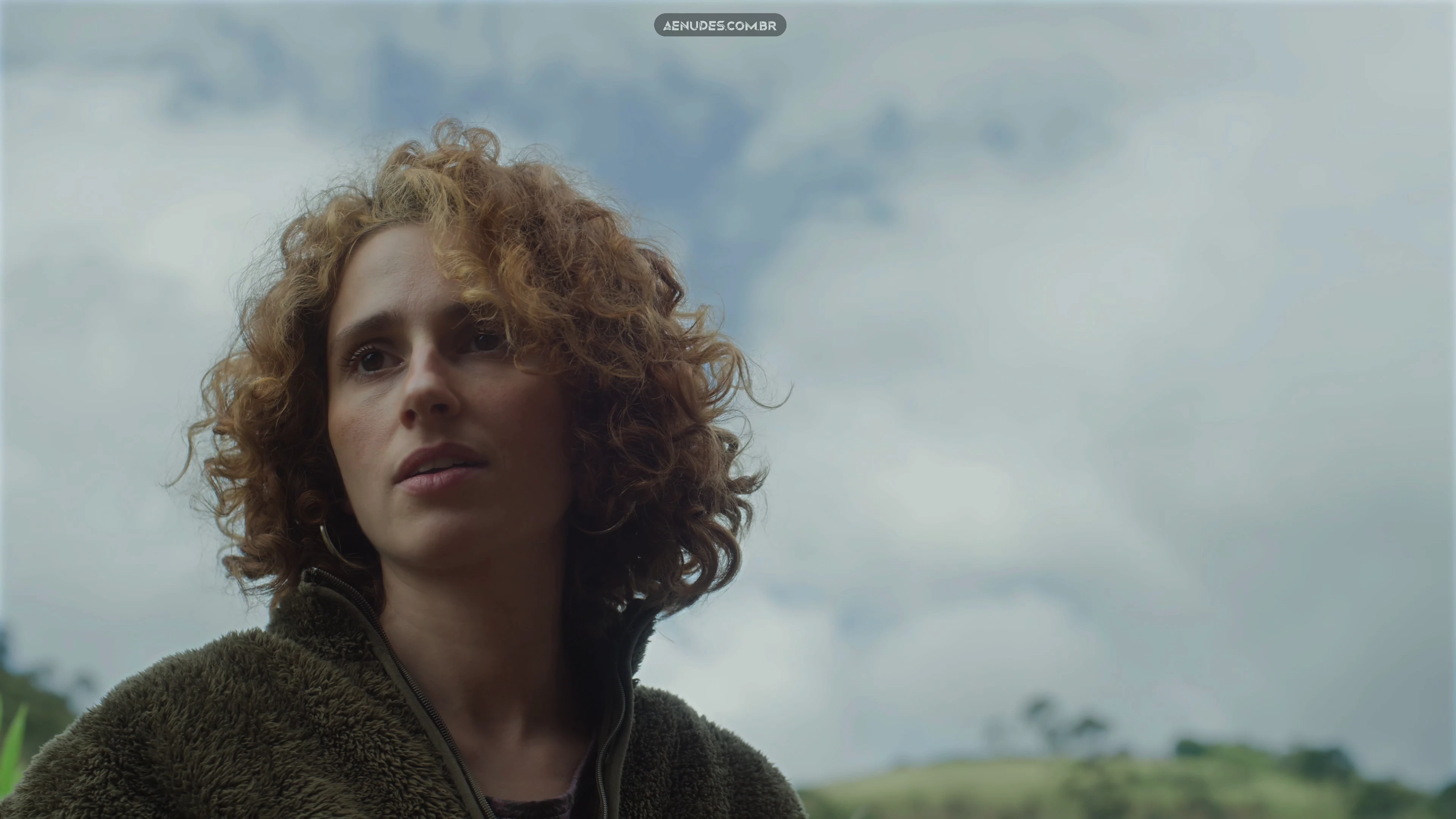 Adriana Esteves e Carol Duarte nua pelada cena de sexo em Os Outros (Série).