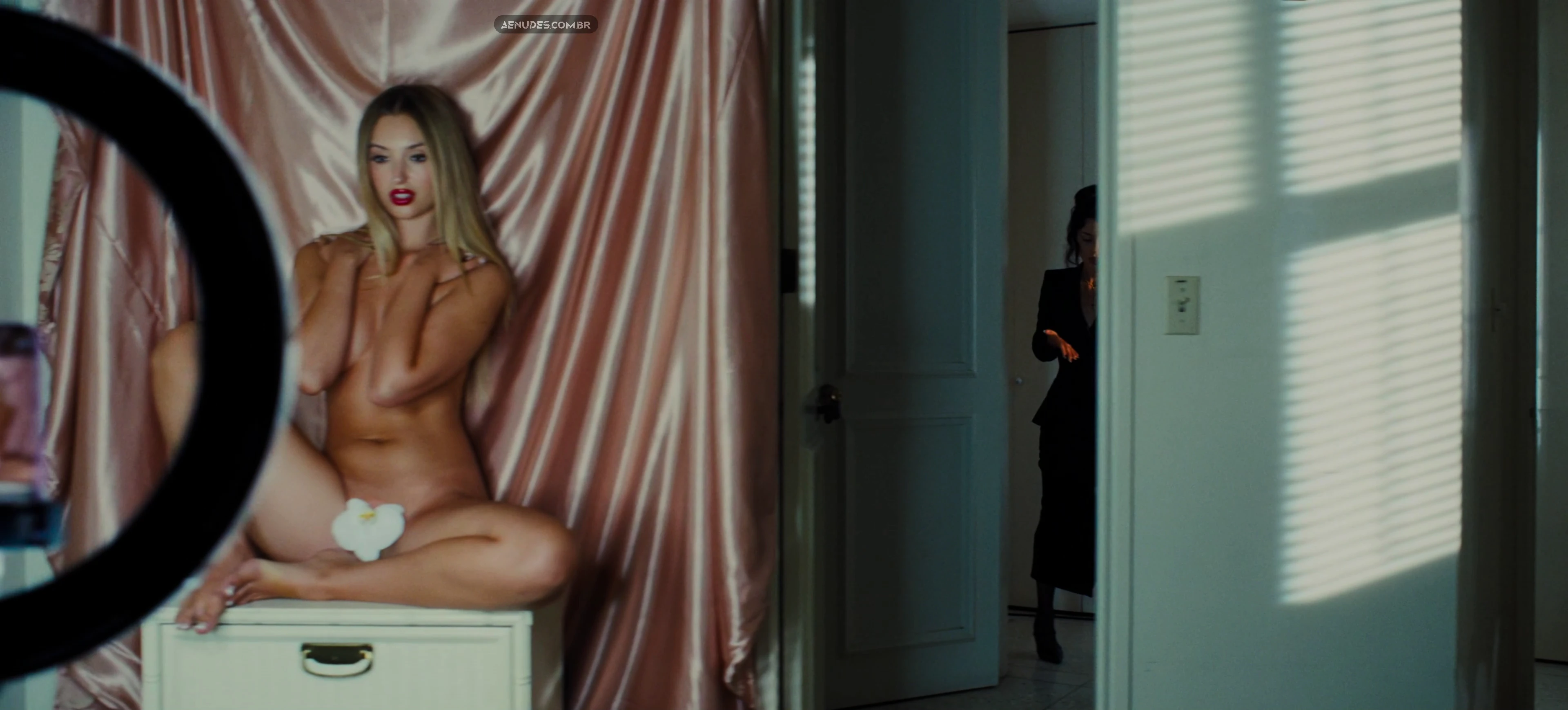 Bella Podaras e Chloe Cherry e Priscilla Delgado nua pelada cena de sexo em Euphoria