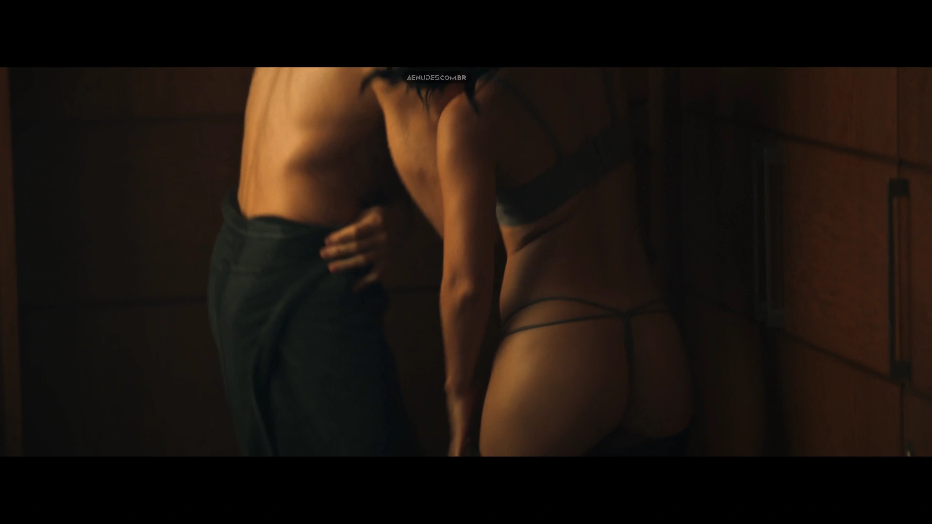 Carolina Miranda e Asia Ortega nua pelada cena de sexo em Perfil Falso (Série). Todas as Cenas de Nudez.