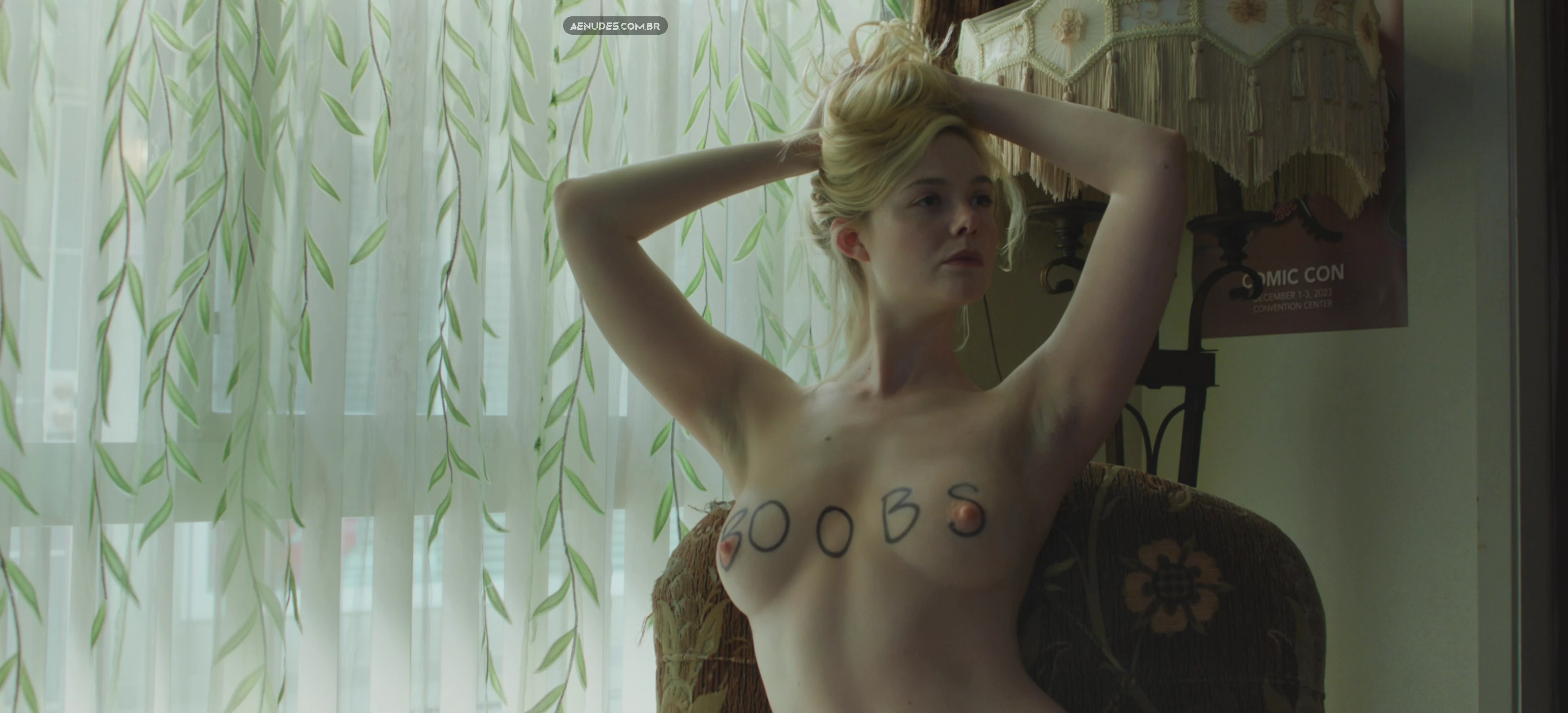 Elle Fanning nua pelada cena de sexo em Margos Got Money Troubles