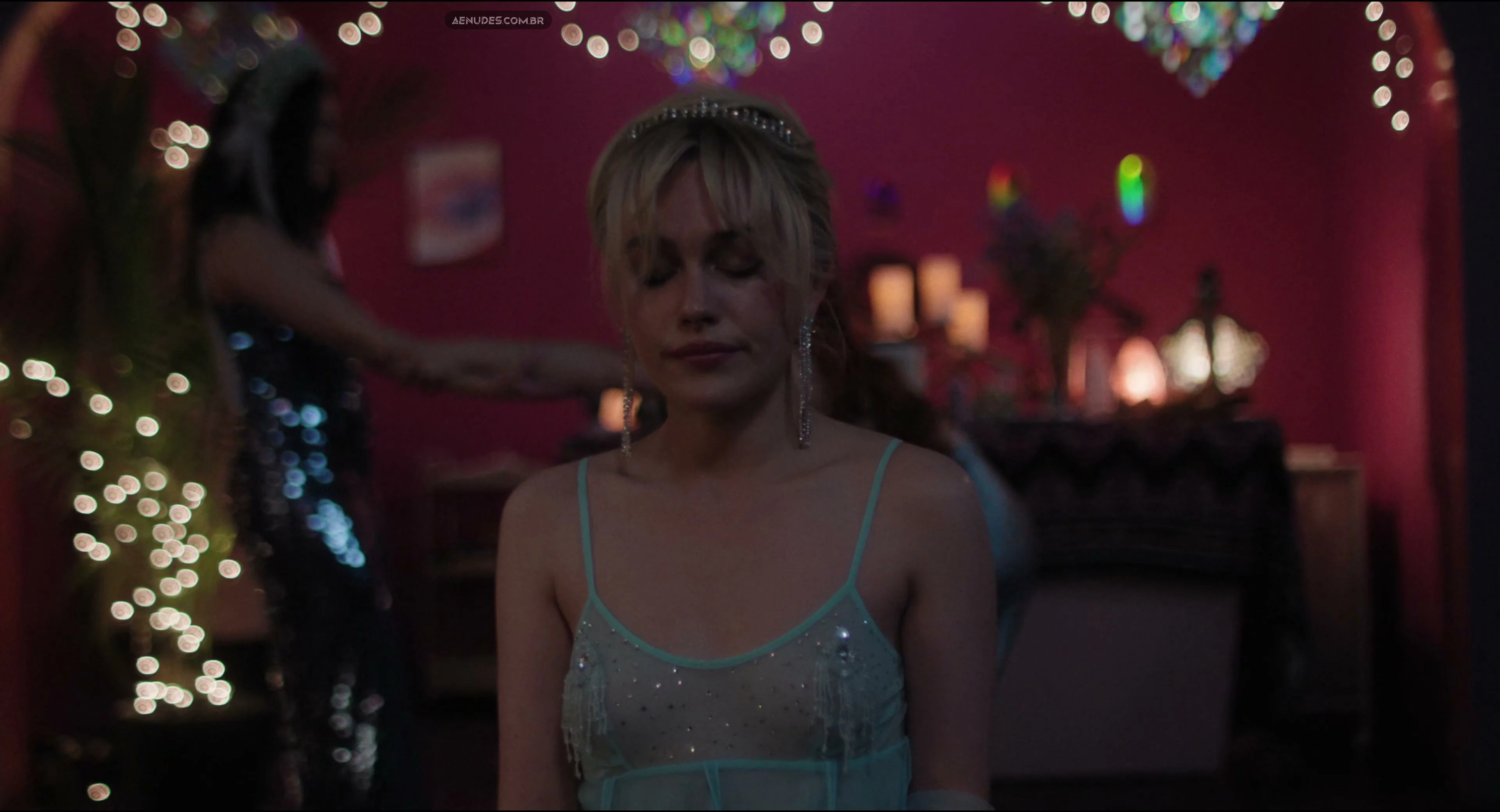 Lili Reinhart nua pelada cena de sexo em Forbidden Fruit