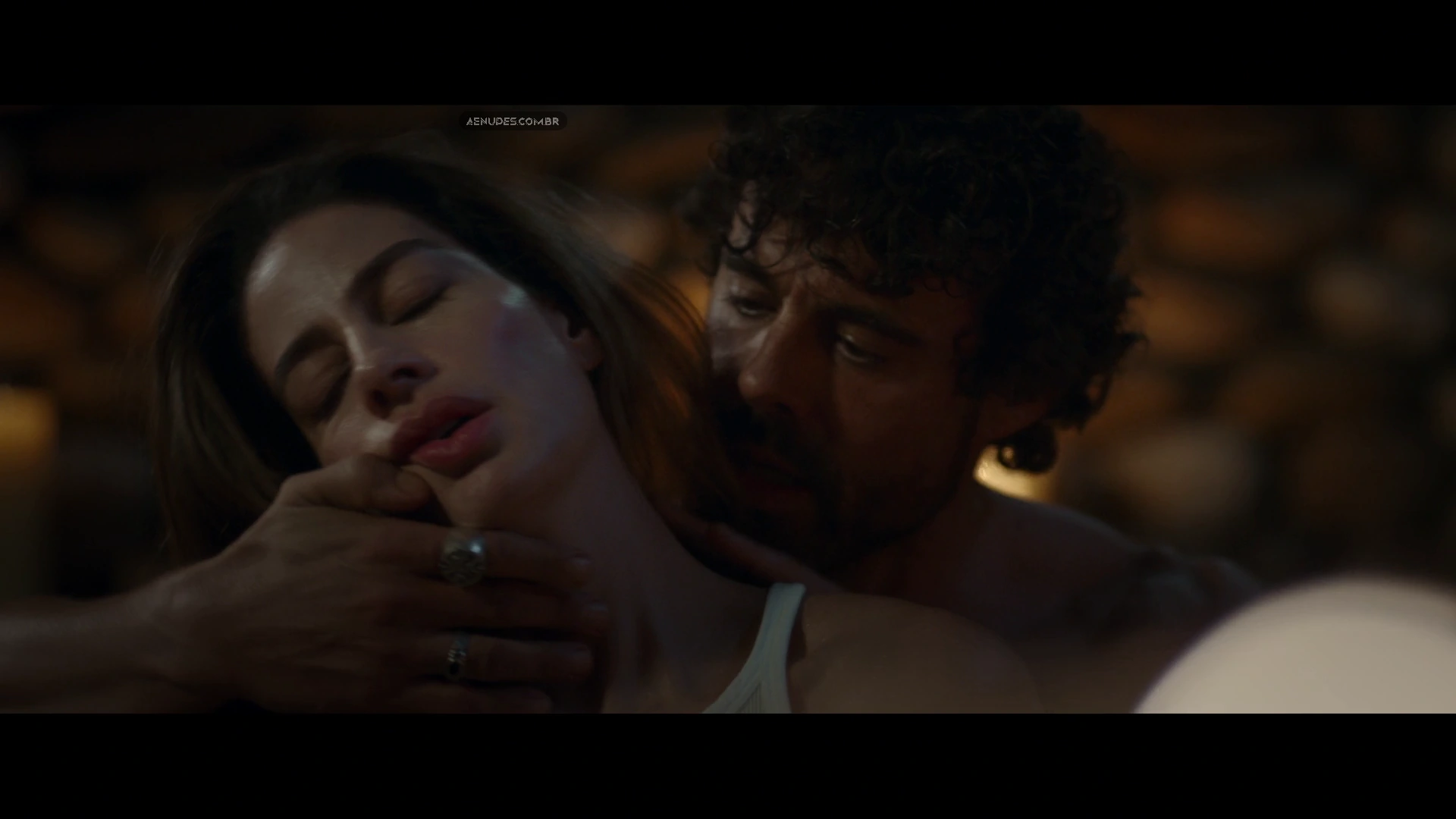 Manuela Gonzalez nua pelada cena de sexo em Perfil Falso (Série). Todas as Cenas de Nudez.