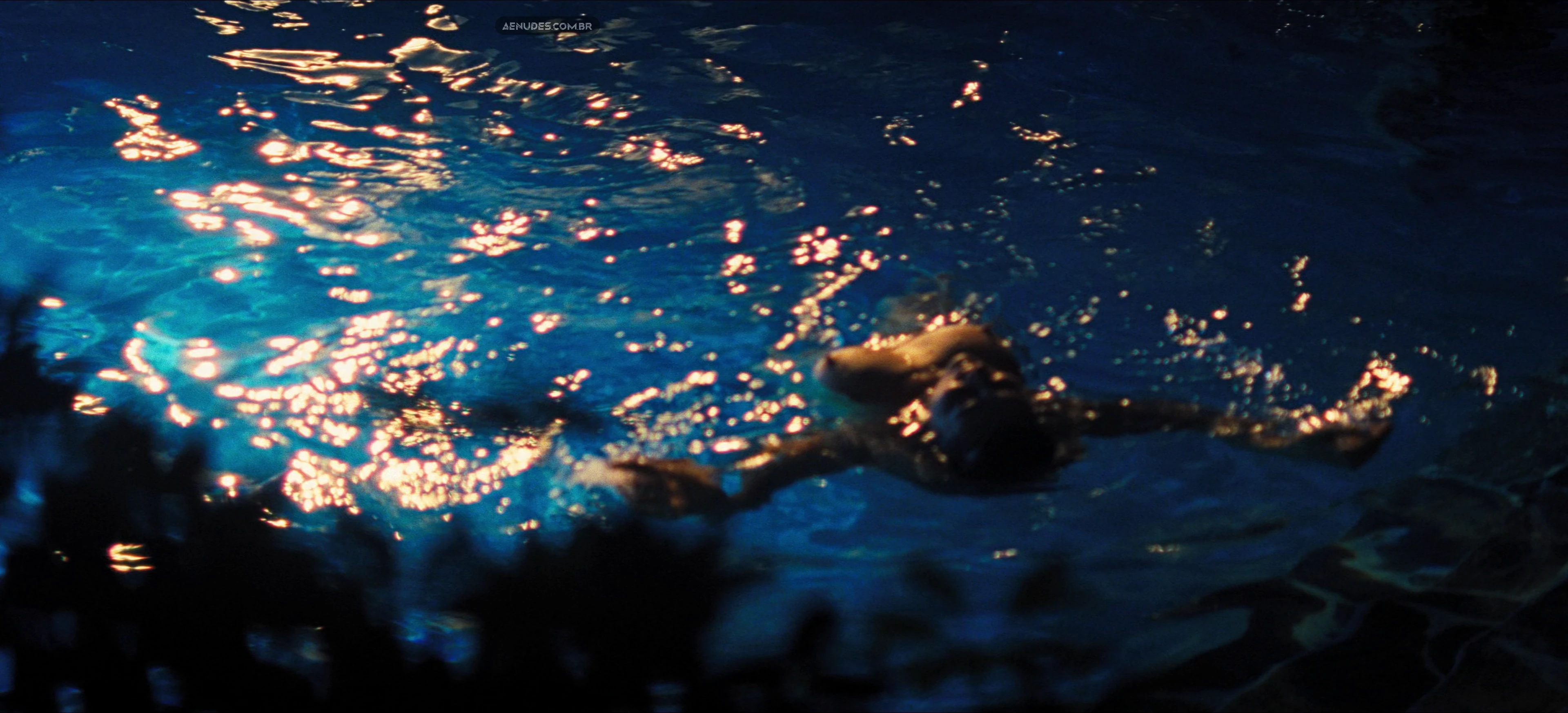 Zendaya De Blusinha Transparente e Emma Kotos Peitinho na 3º Temporada de Euphoria.