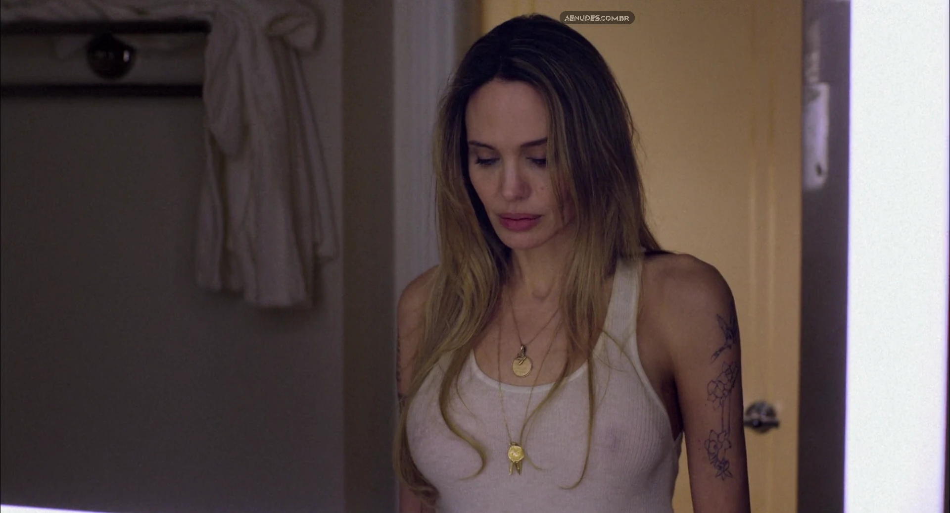 Angelina Jolie nua pelada cena de sexo em Couture