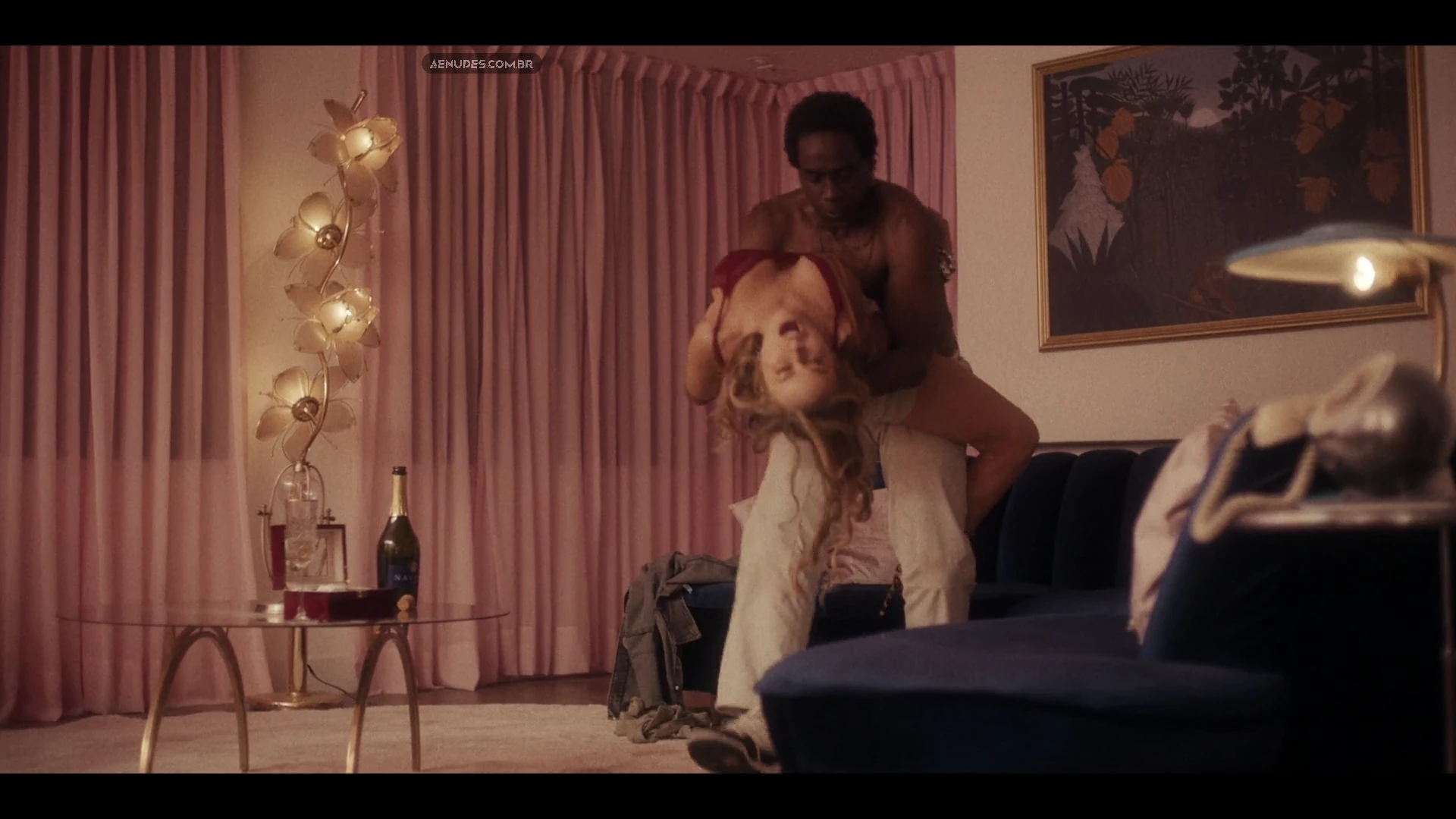 Carmen Electra nua pelada cena de sexo em Dear Killer Nannies
