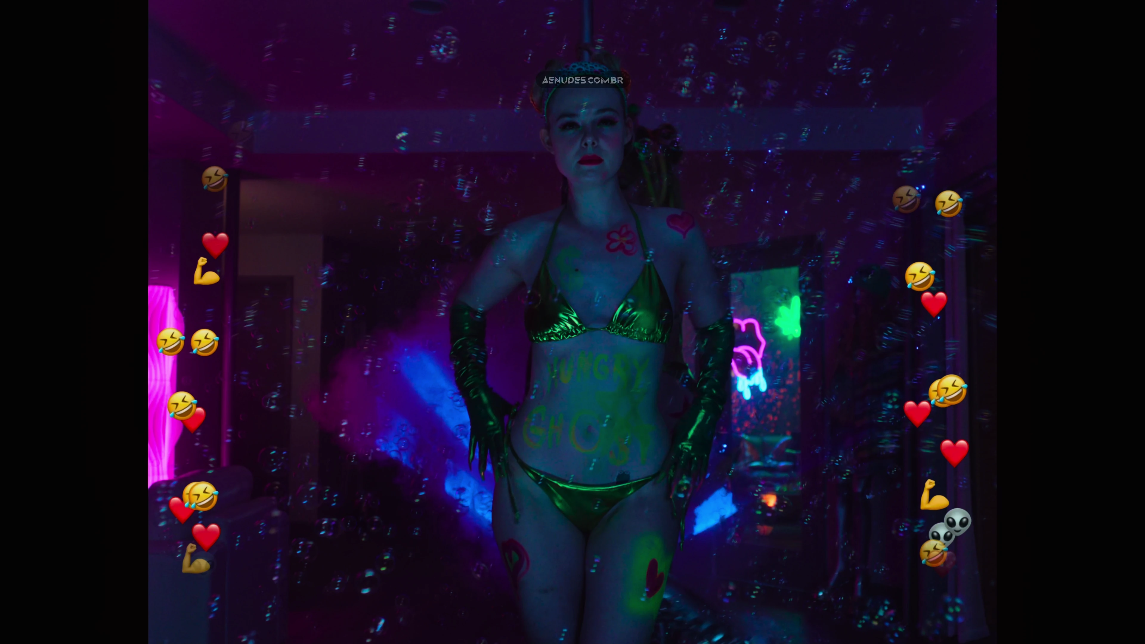 Elle Fanning nua pelada cena de sexo em Margo's Got Money Problems