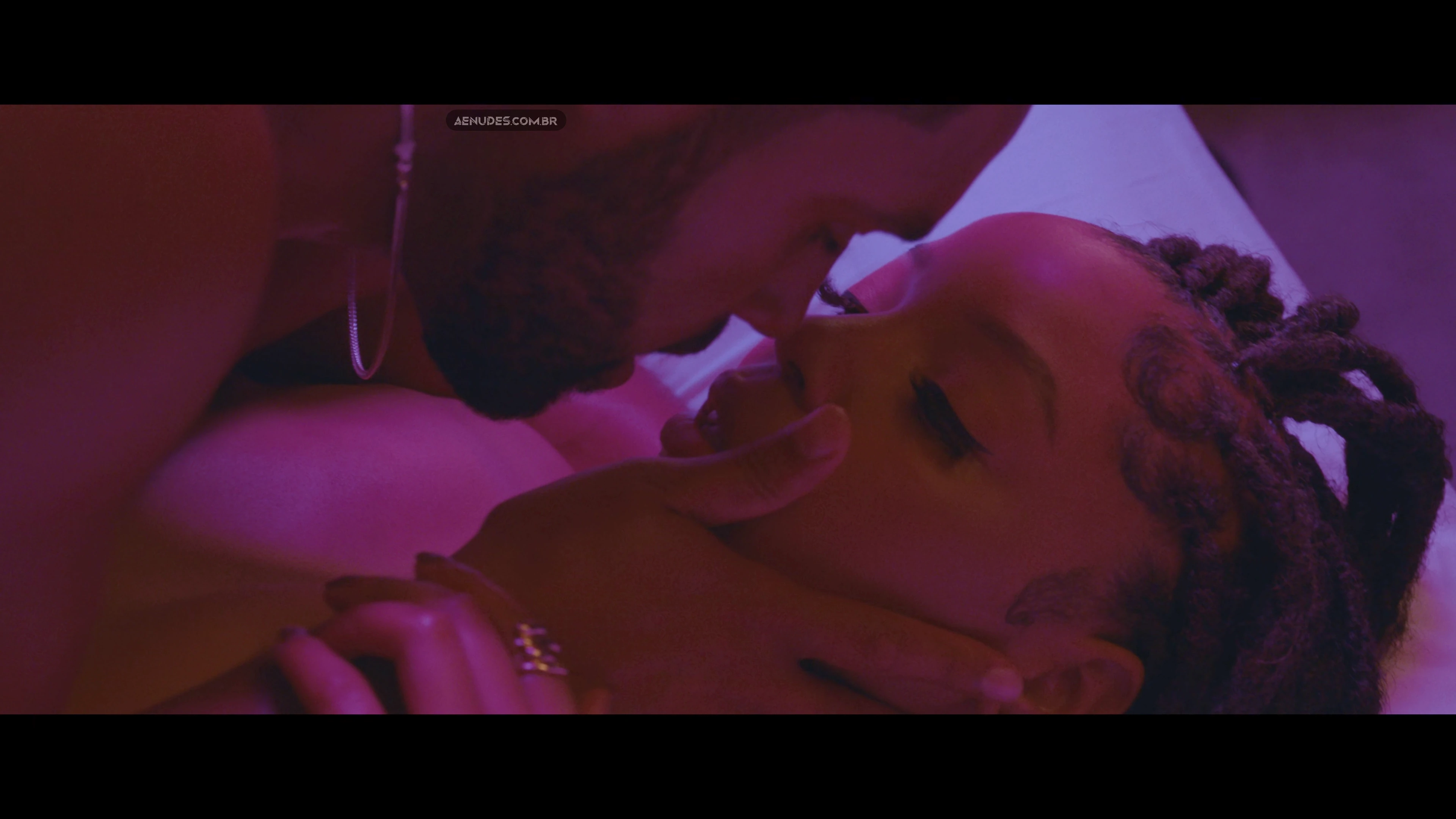 Chloe Bailey nua pelada cena de sexo em Strung, 2026