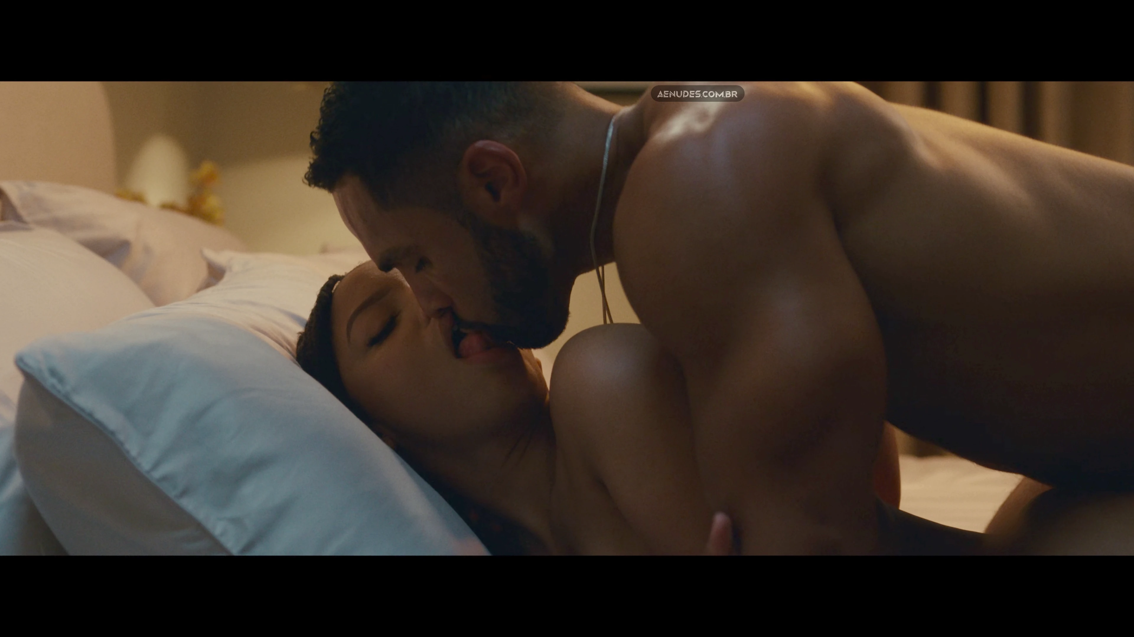 Chloe Bailey nua pelada cena de sexo em Strung, 2026