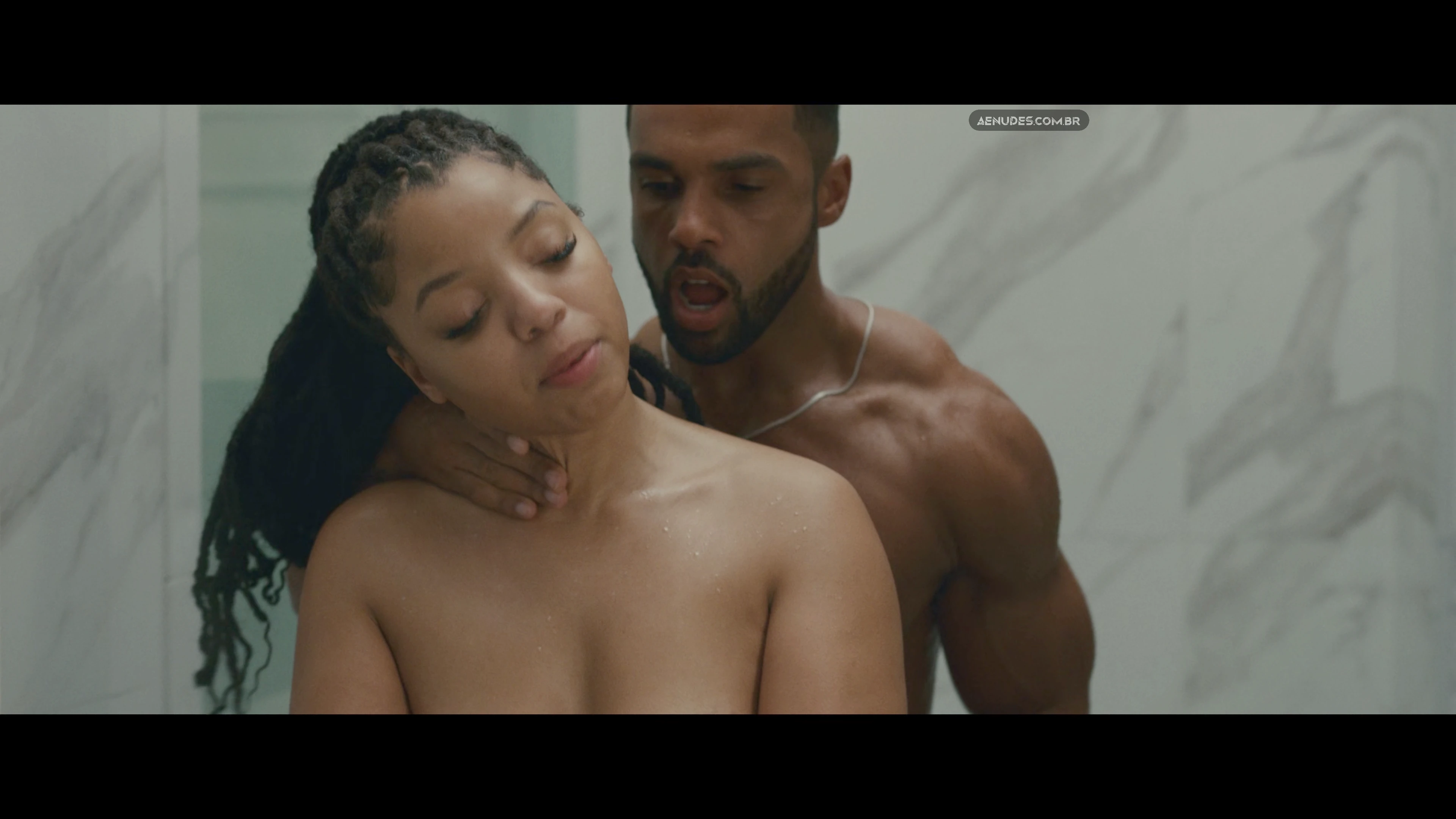 Chloe Bailey nua pelada cena de sexo em Strung, 2026