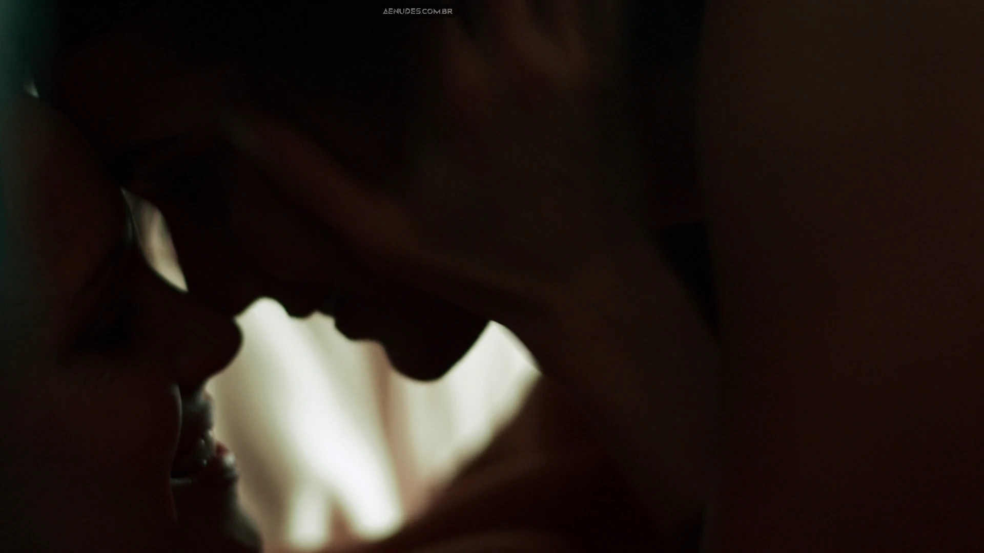 Emmanuelle Chriqui e KaDee Strickland nua pelada cena de sexo em Shoot Eyes