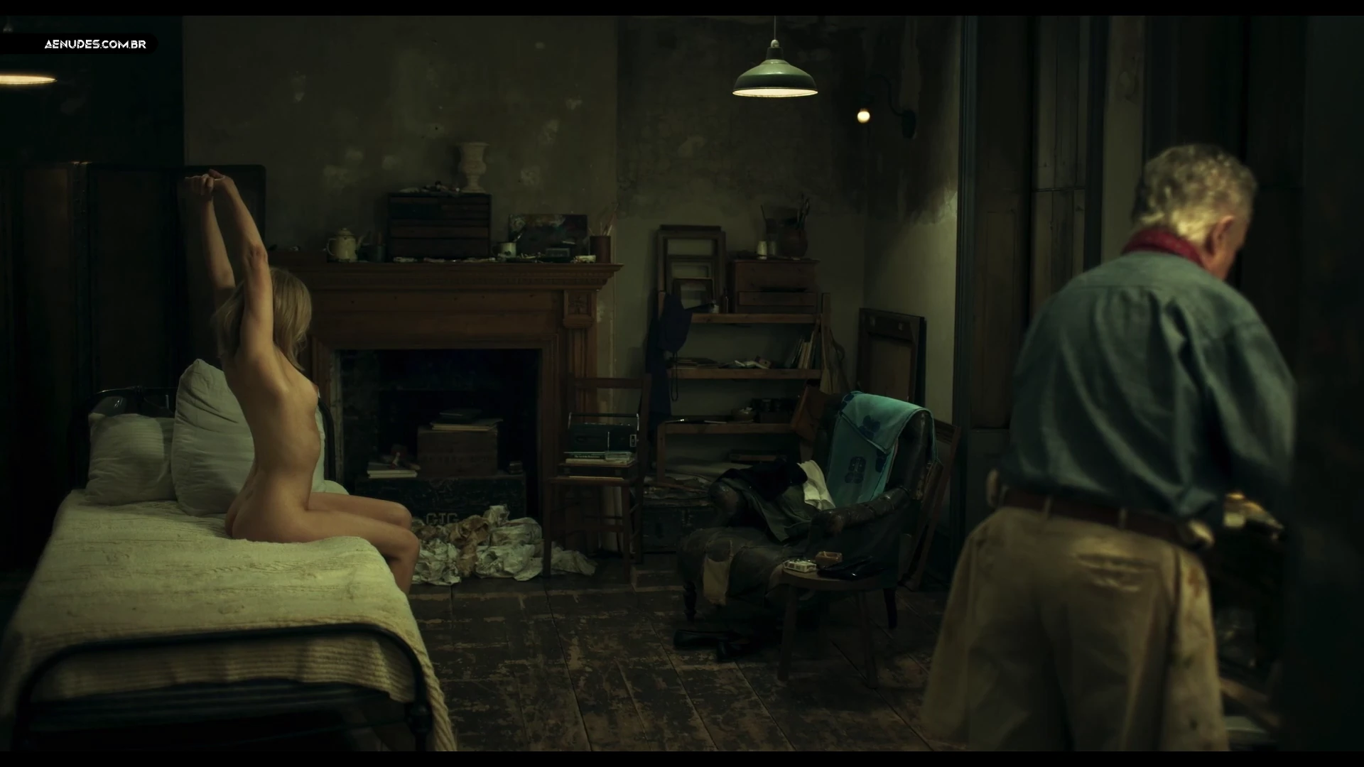 Ellie Bamber nua pelada cena de sexo em Moss & Freud